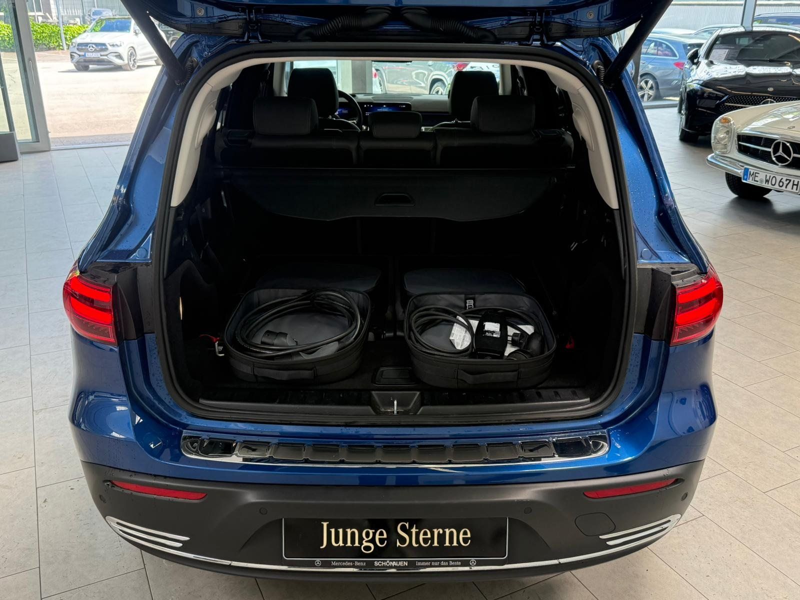 Fahrzeugabbildung Mercedes-Benz EQB 300 4M 7-SITZER+PANO+HUD+DISTR+BURMES+MEMORY