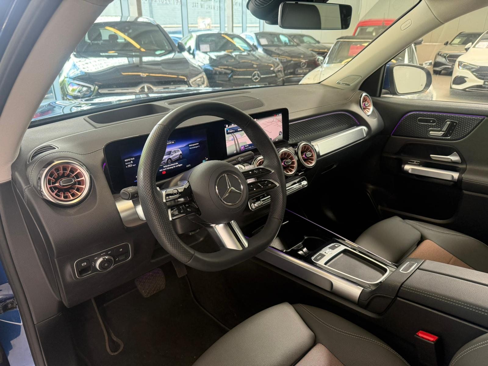 Fahrzeugabbildung Mercedes-Benz EQB 300 4M 7-SITZER+PANO+HUD+DISTR+BURMES+MEMORY
