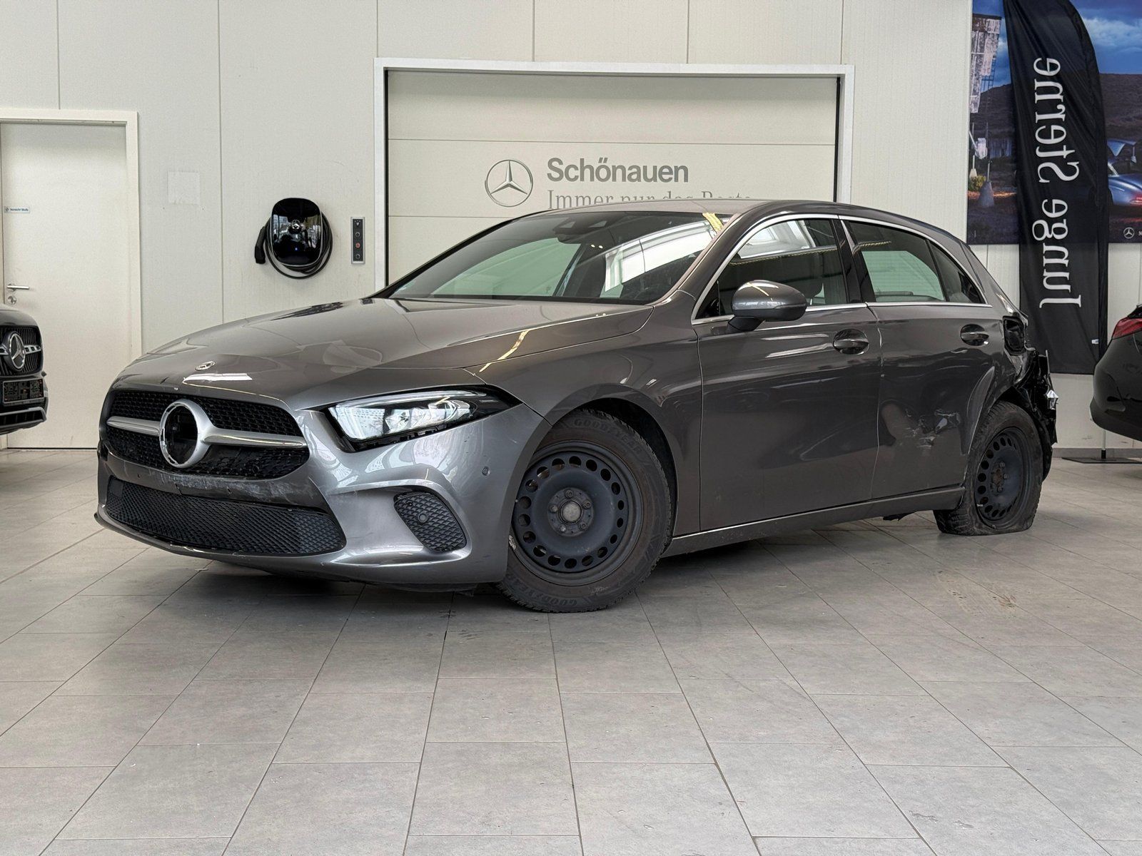 Mercedes-Benz A 180 PROGRESSIVE Unfallfahrzeug!