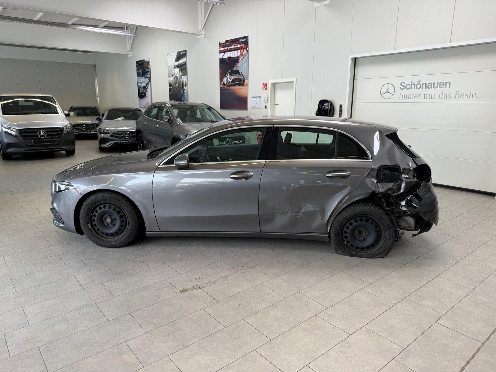Fahrzeugabbildung Mercedes-Benz A 180 PROGRESSIVE Unfallfahrzeug!