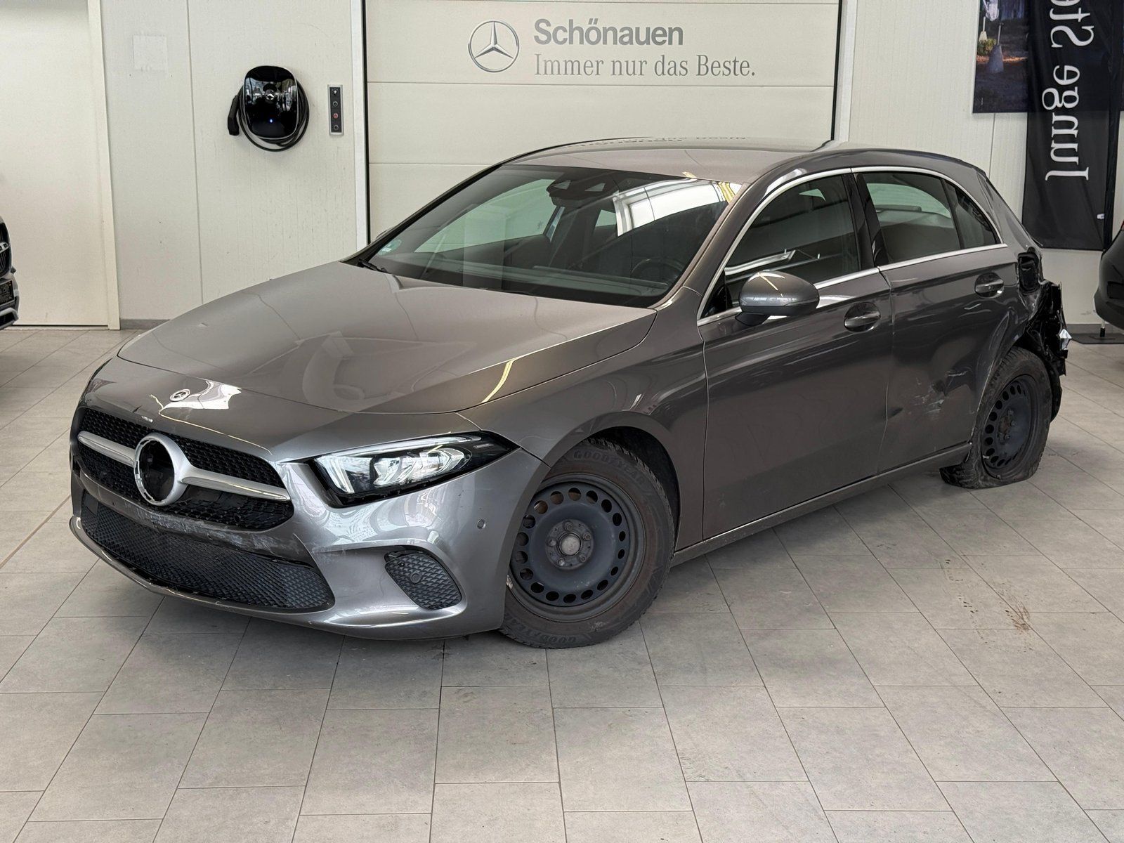 Fahrzeugabbildung Mercedes-Benz A 180 PROGRESSIVE Unfallfahrzeug!