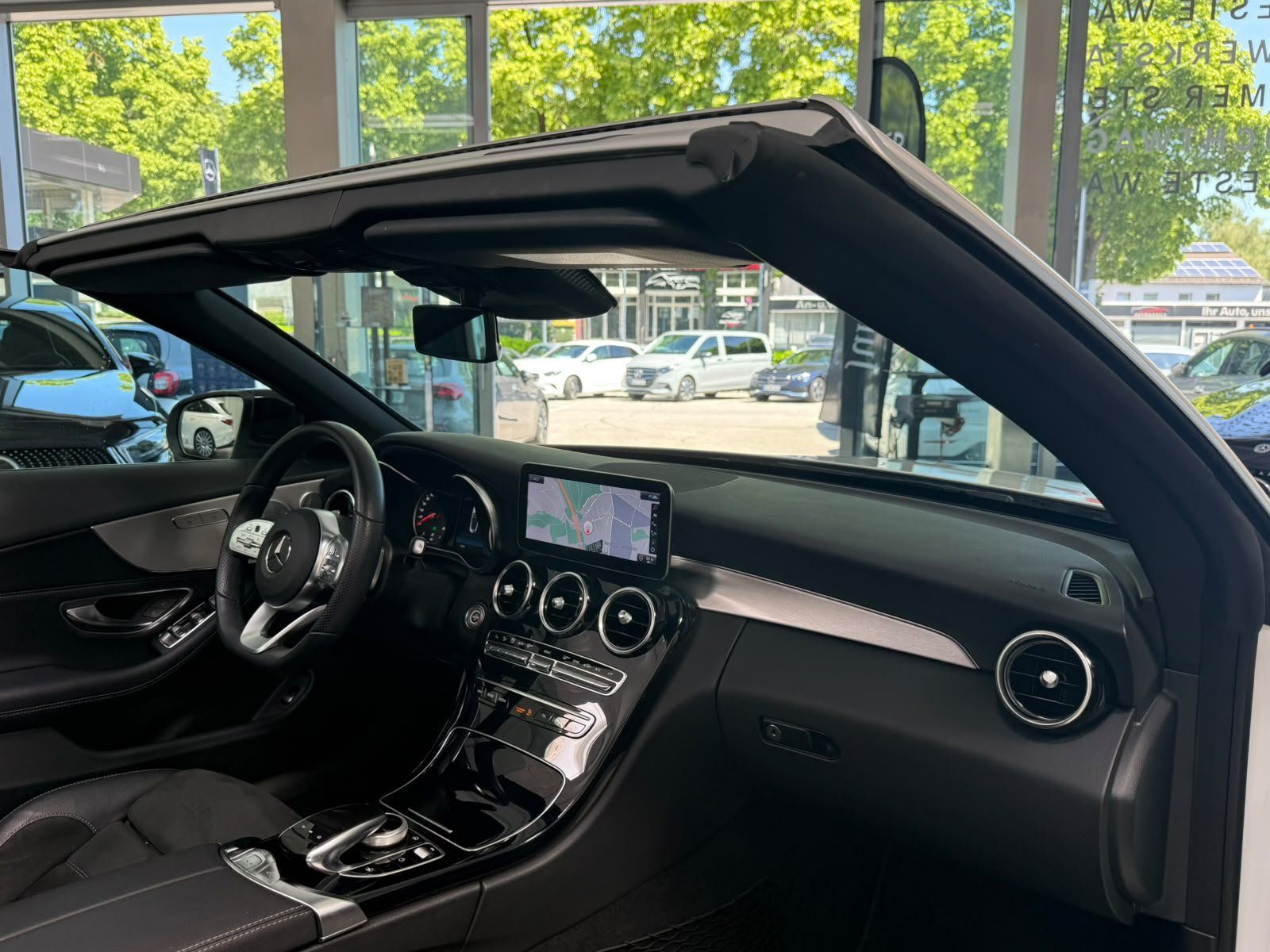 Fahrzeugabbildung Mercedes-Benz C 200 Cabriolet AMG NIGHT+KEYLESS+BURM+LED+TEMPO