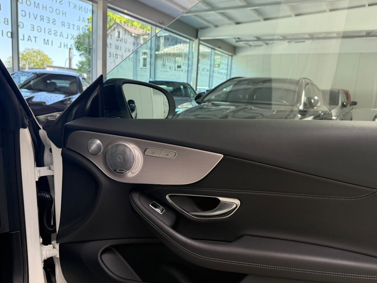 Fahrzeugabbildung Mercedes-Benz C 200 Cabriolet AMG NIGHT+KEYLESS+BURM+LED+TEMPO