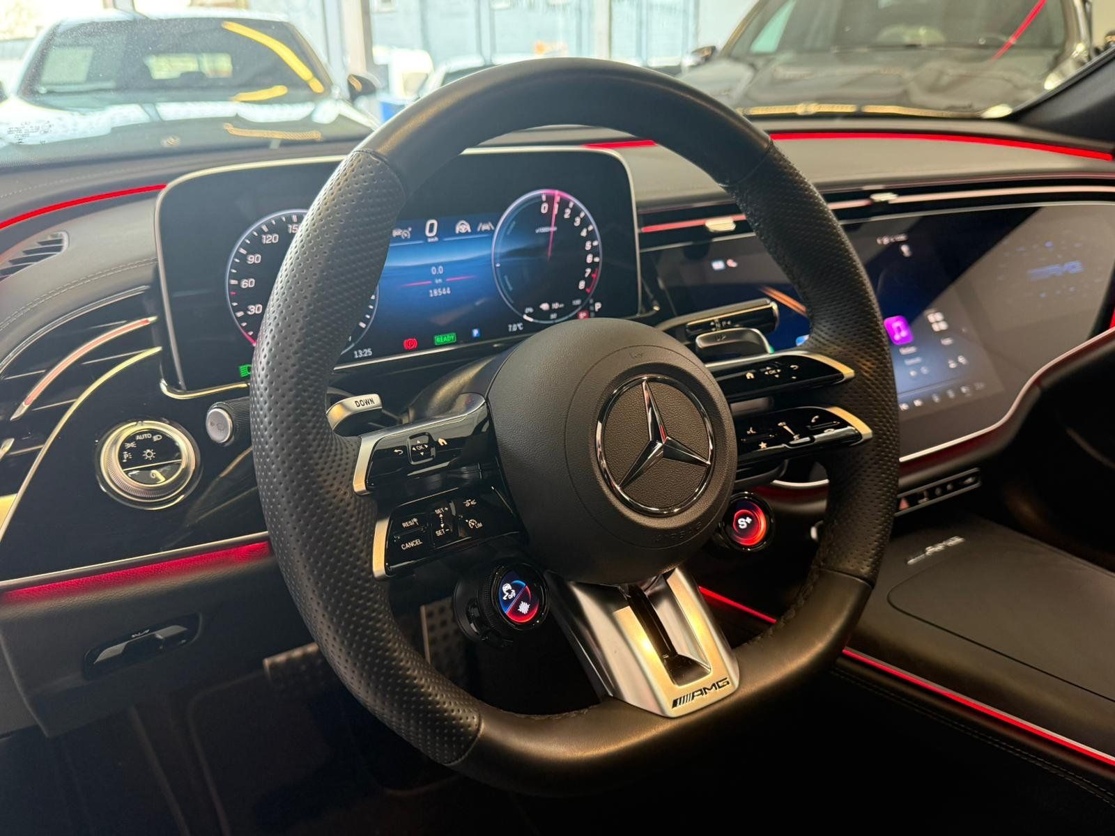 Fahrzeugabbildung Mercedes-Benz E53 4M+ DRIVERS+BURM4D+DISTR+HUD+PANO+MEMORY+360