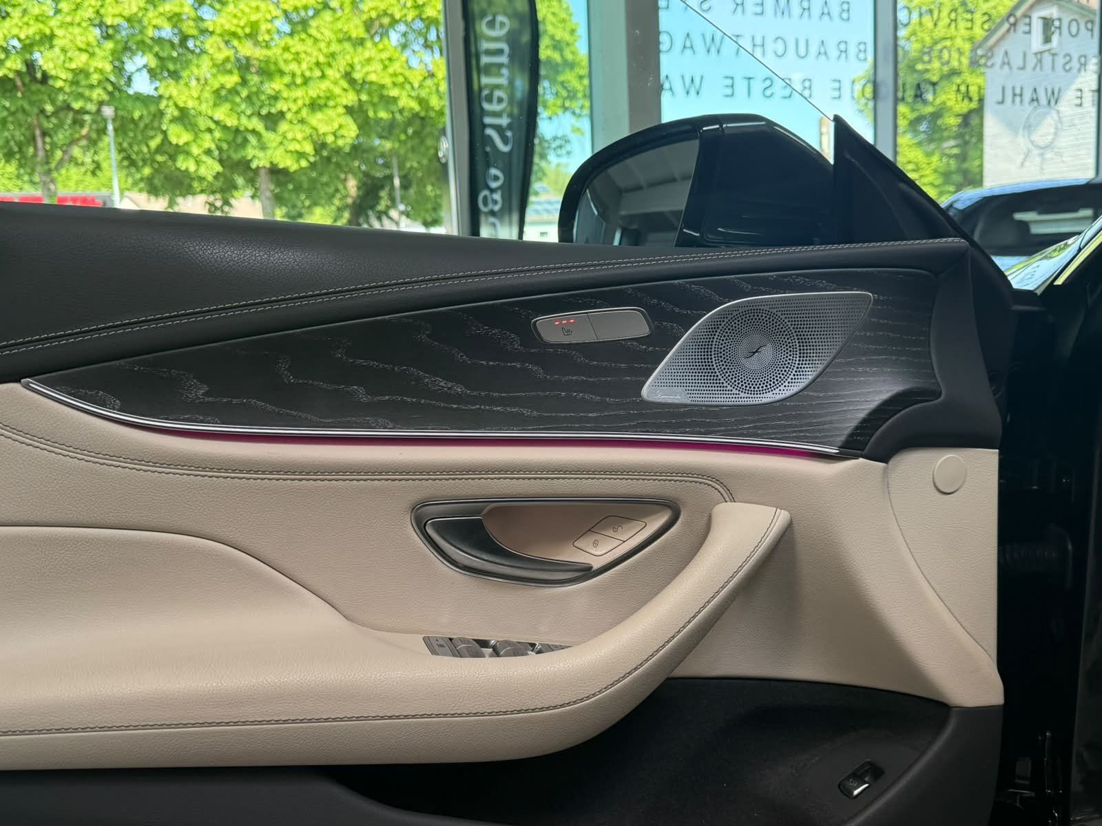 Fahrzeugabbildung Mercedes-Benz CLS 220 d AMG+MBEAM+BURM+DISTR+AHK+FAP+360°+DAB