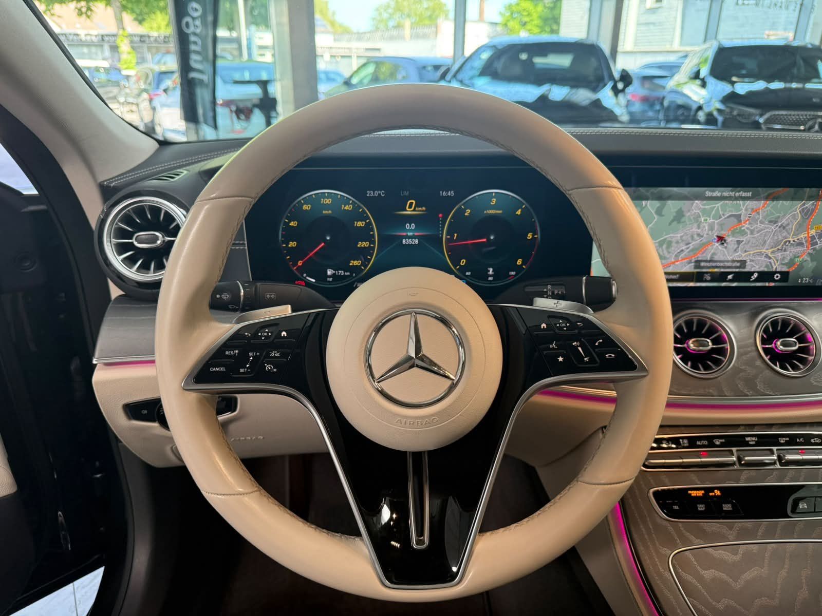 Fahrzeugabbildung Mercedes-Benz CLS 220 d AMG+MBEAM+BURM+DISTR+AHK+FAP+360°+DAB