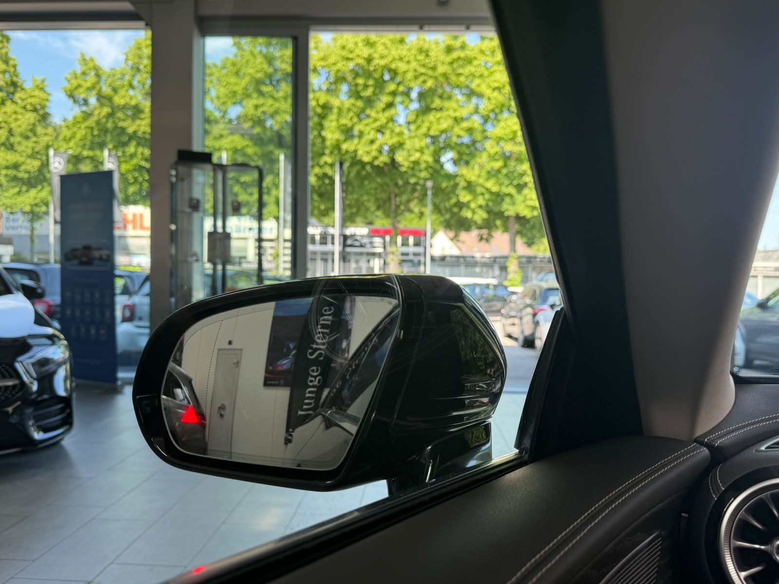 Fahrzeugabbildung Mercedes-Benz CLS 220 d AMG+MBEAM+BURM+DISTR+AHK+FAP+360°+DAB