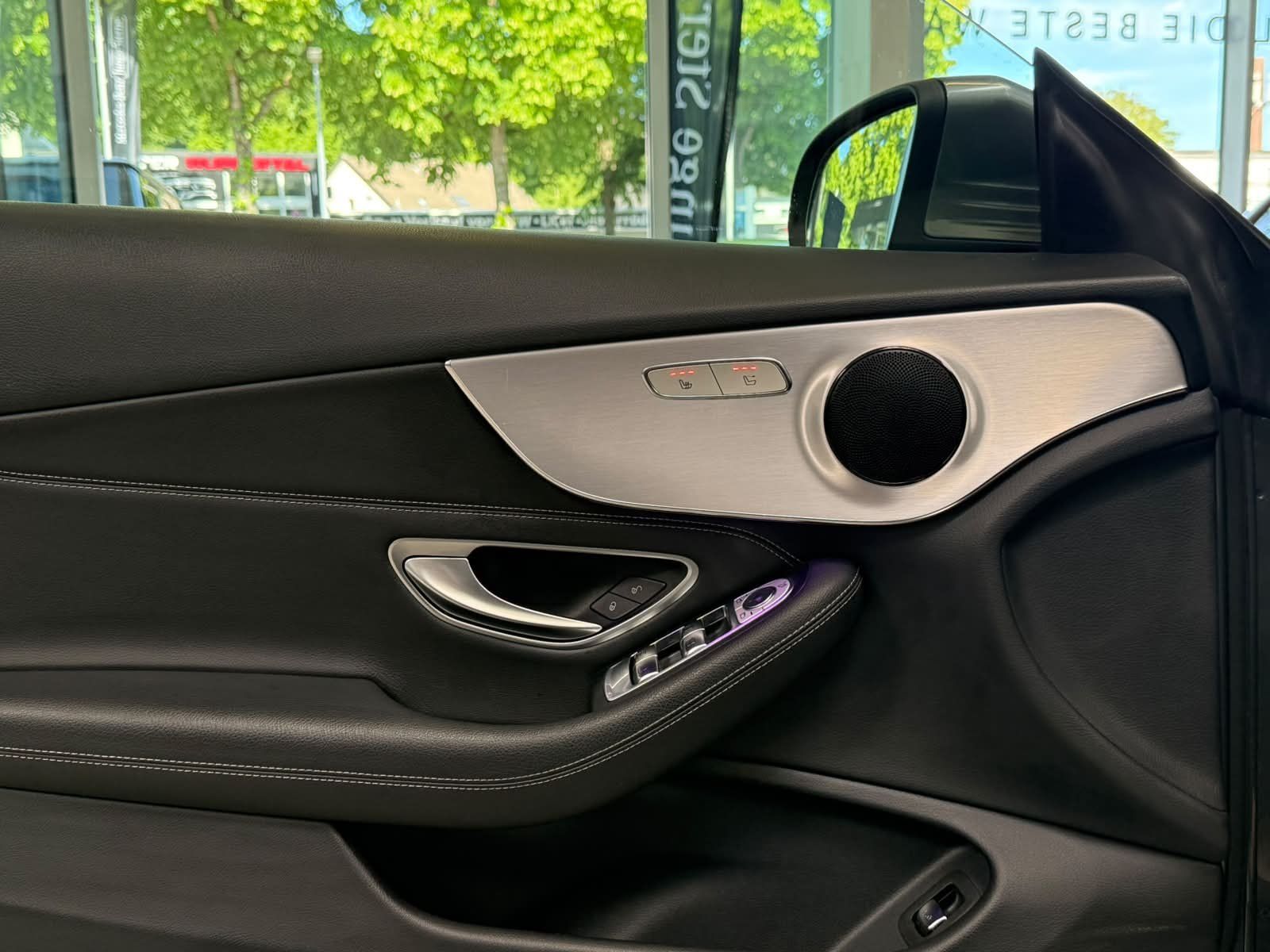 Fahrzeugabbildung Mercedes-Benz C 180 Cabrio AMG+MBEAM+KEYLESS+KAMERA+AMBI+TEMP