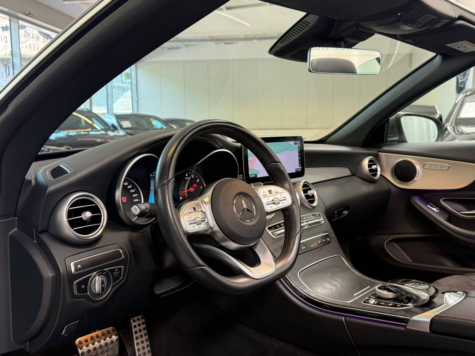 Fahrzeugabbildung Mercedes-Benz C 180 Cabrio AMG+MBEAM+KEYLESS+KAMERA+AMBI+TEMP