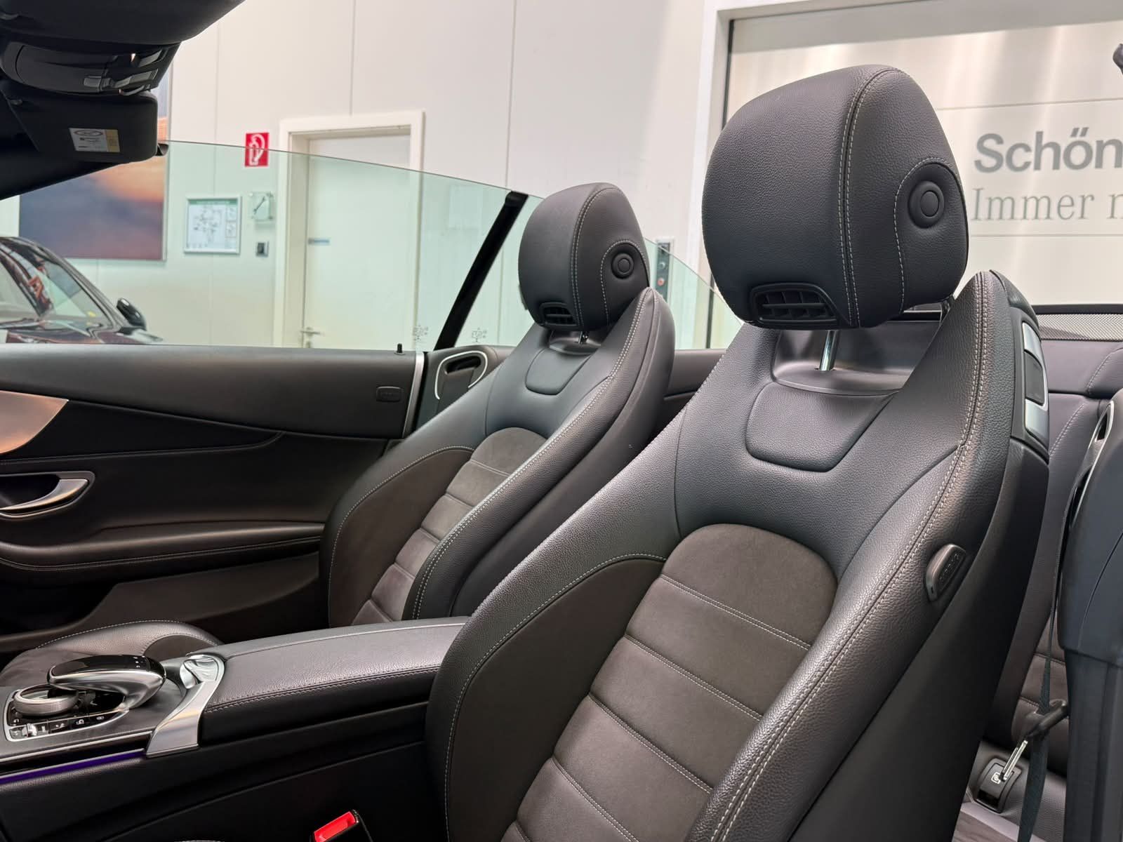 Fahrzeugabbildung Mercedes-Benz C 180 Cabrio AMG+MBEAM+KEYLESS+KAMERA+AMBI+TEMP