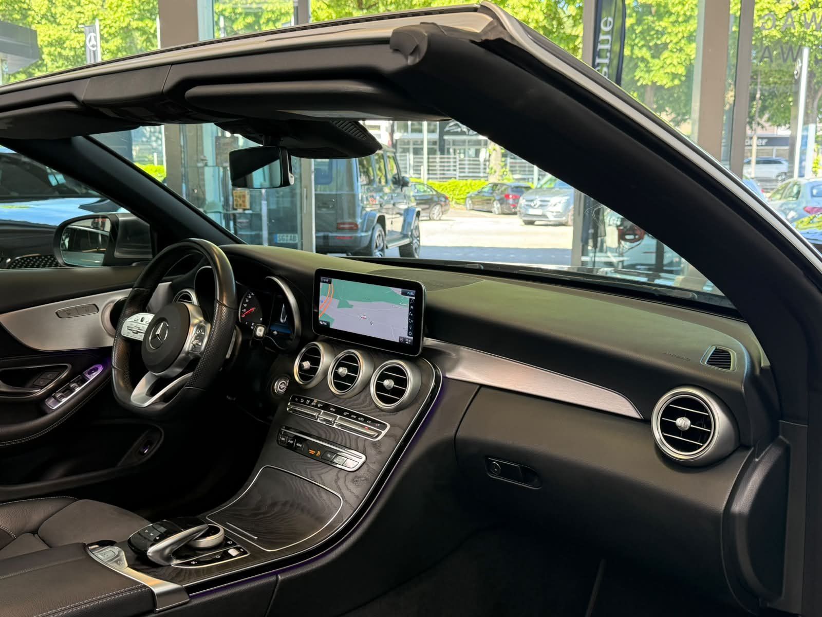 Fahrzeugabbildung Mercedes-Benz C 180 Cabrio AMG+MBEAM+KEYLESS+KAMERA+AMBI+TEMP