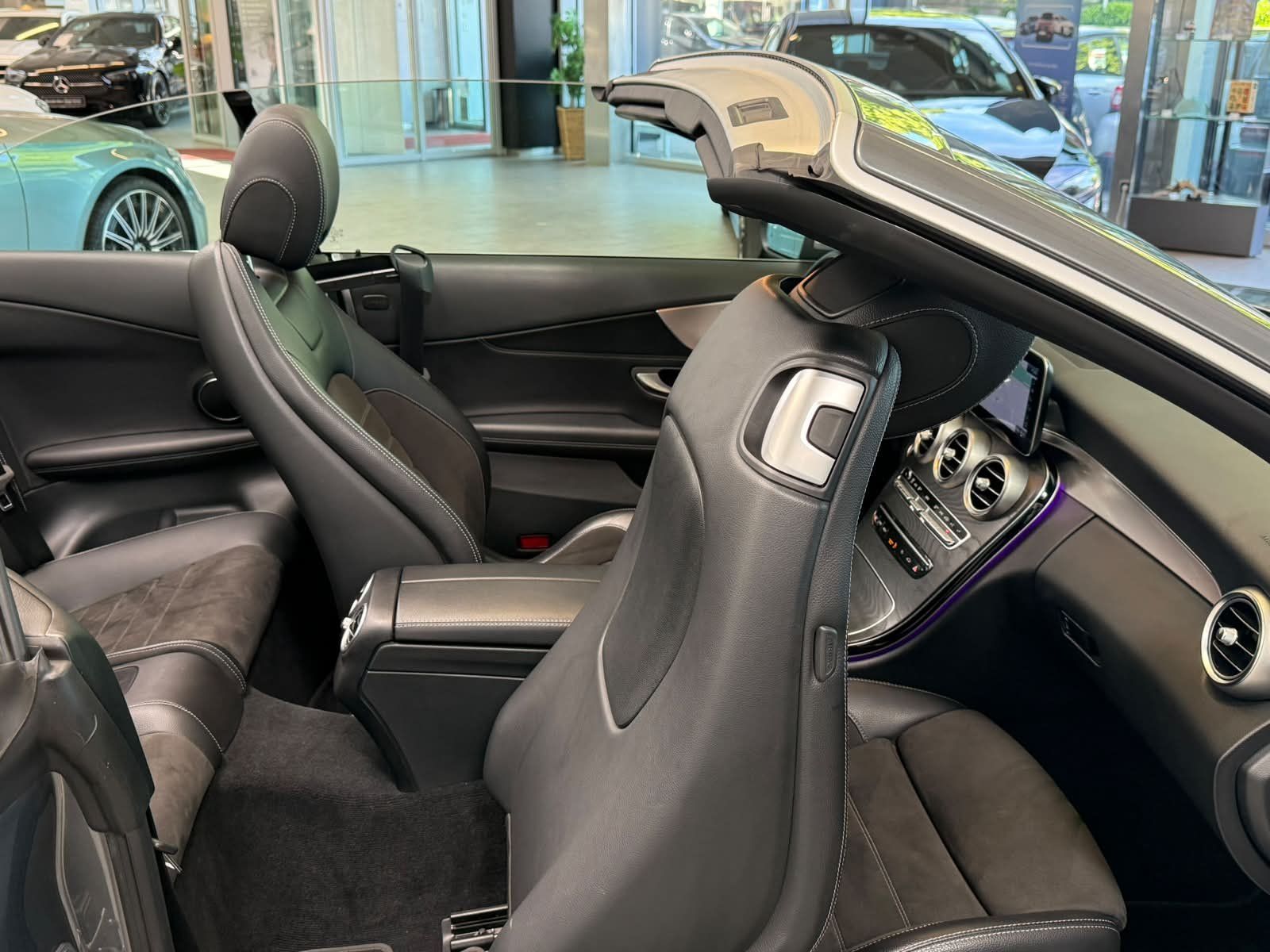 Fahrzeugabbildung Mercedes-Benz C 180 Cabrio AMG+MBEAM+KEYLESS+KAMERA+AMBI+TEMP