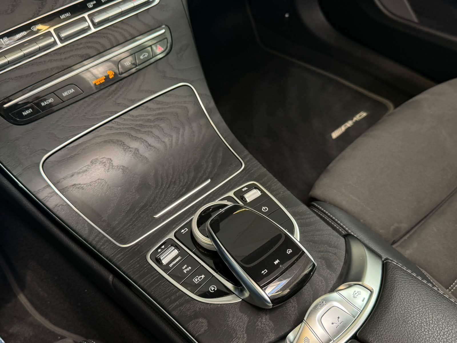 Fahrzeugabbildung Mercedes-Benz C 180 Cabrio AMG+MBEAM+KEYLESS+KAMERA+AMBI+TEMP