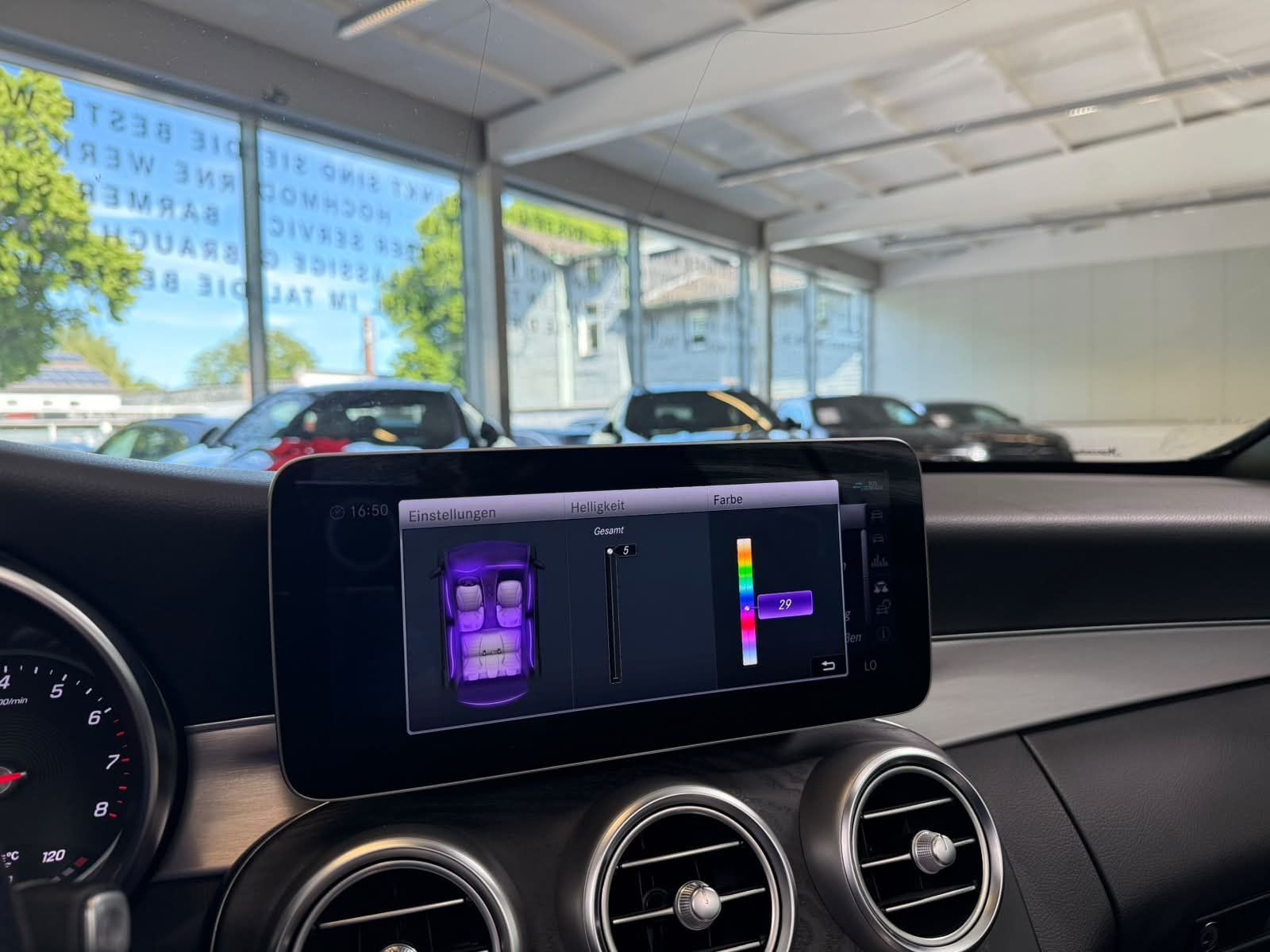 Fahrzeugabbildung Mercedes-Benz C 180 Cabrio AMG+MBEAM+KEYLESS+KAMERA+AMBI+TEMP