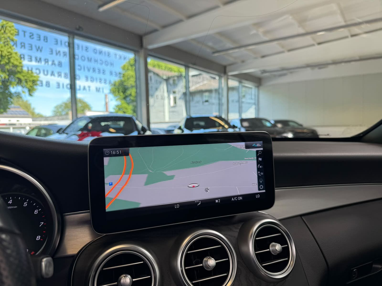 Fahrzeugabbildung Mercedes-Benz C 180 Cabrio AMG+MBEAM+KEYLESS+KAMERA+AMBI+TEMP