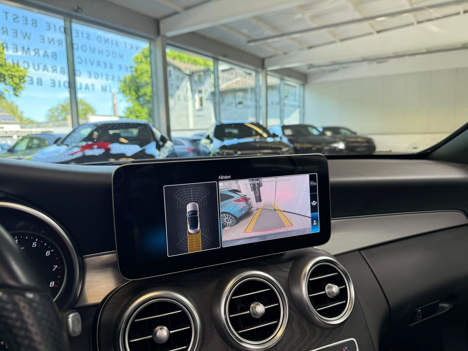 Fahrzeugabbildung Mercedes-Benz C 180 Cabrio AMG+MBEAM+KEYLESS+KAMERA+AMBI+TEMP