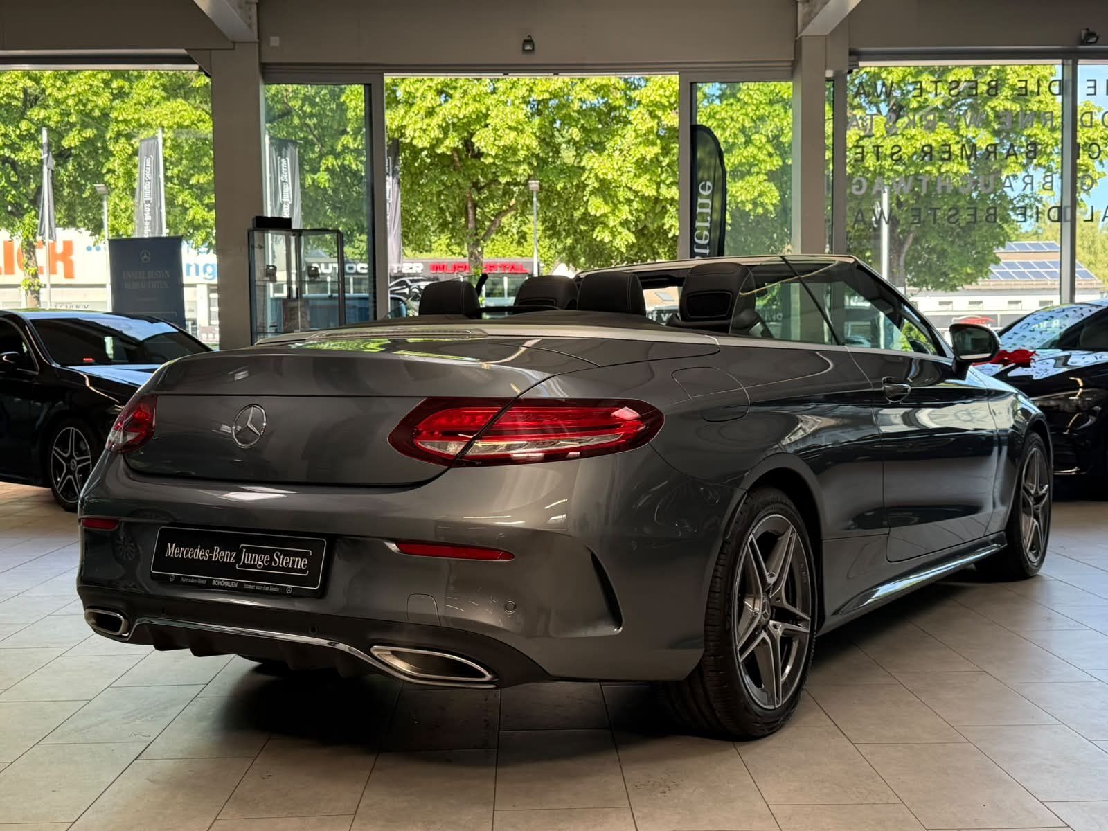Fahrzeugabbildung Mercedes-Benz C 180 Cabrio AMG+MBEAM+KEYLESS+KAMERA+AMBI+TEMP