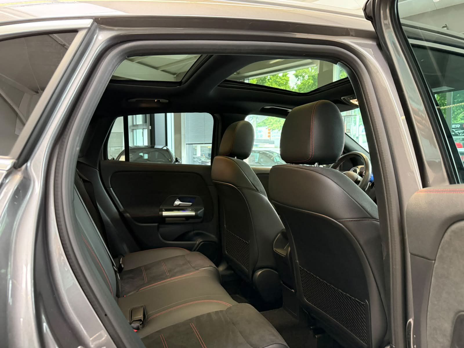 Fahrzeugabbildung Mercedes-Benz GLA 200 AMG+PANO+KAMERA+19"+KEYLESSGO+DAB+LED