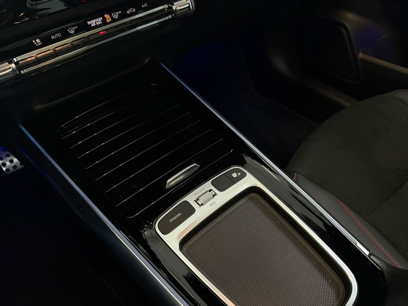 Fahrzeugabbildung Mercedes-Benz GLA 200 AMG+PANO+KAMERA+19"+KEYLESSGO+DAB+LED