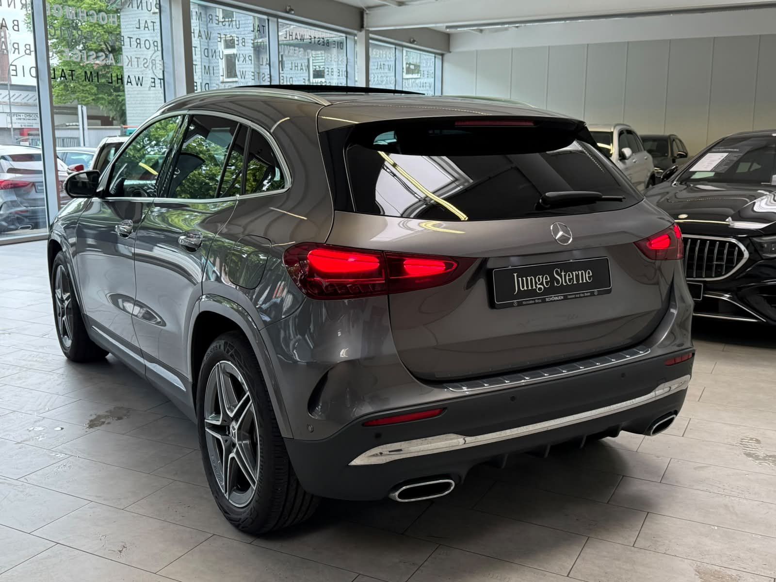 Fahrzeugabbildung Mercedes-Benz GLA 200 AMG+PANO+KAMERA+19"+KEYLESSGO+DAB+LED
