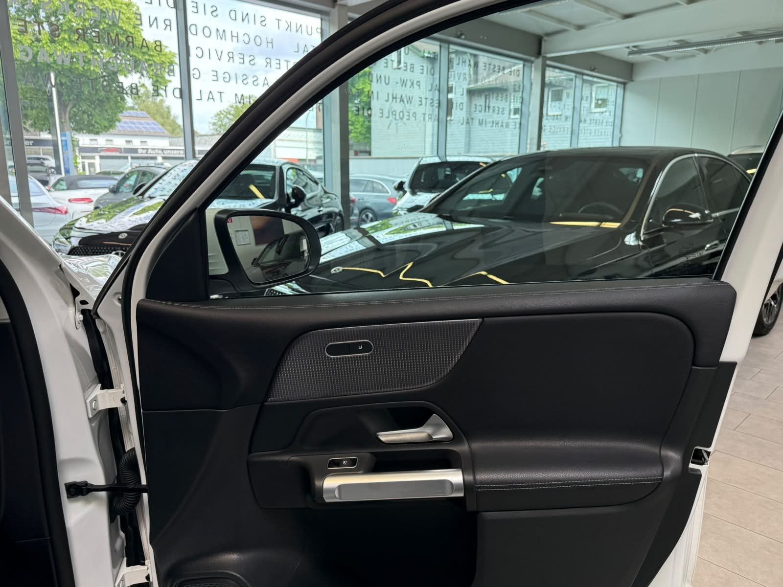 Fahrzeugabbildung Mercedes-Benz GLB 200 d PROGRESSIVE+LED+TEMPOMAT+KAMERA+DAB