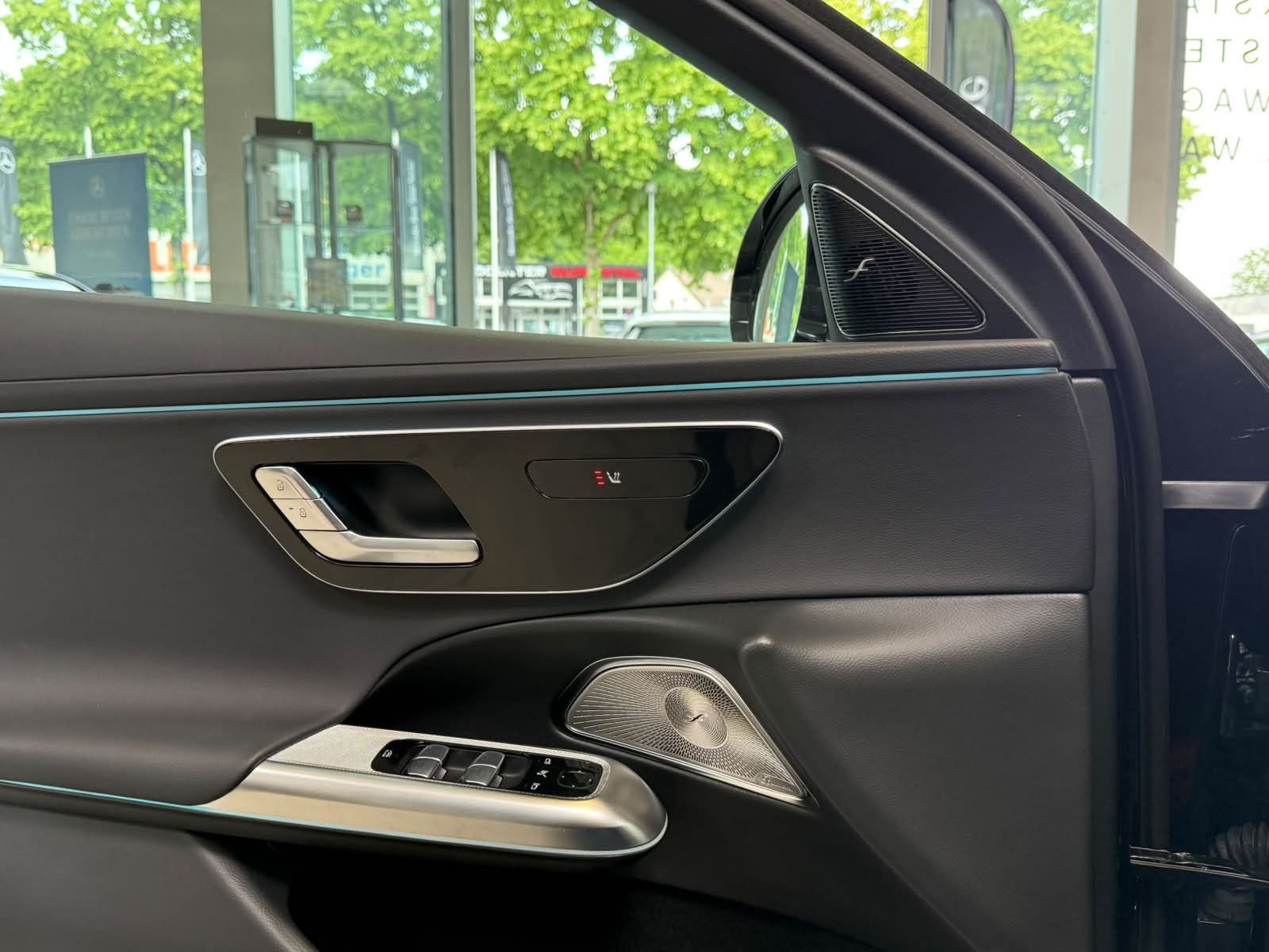 Fahrzeugabbildung Mercedes-Benz E 220 d AVANTGARDE ADV.+AHK+STDHZ+BURM4D+18"