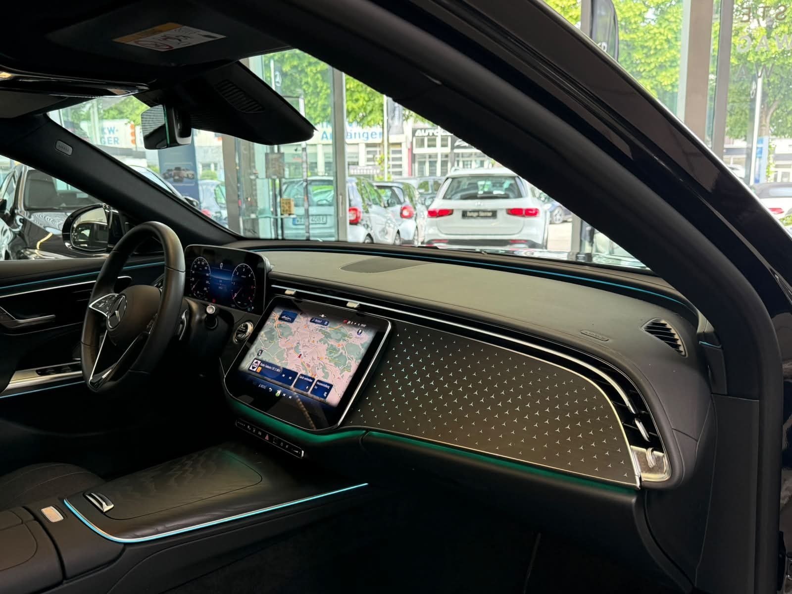 Fahrzeugabbildung Mercedes-Benz E 220 d AVANTGARDE ADV.+AHK+STDHZ+BURM4D+18"