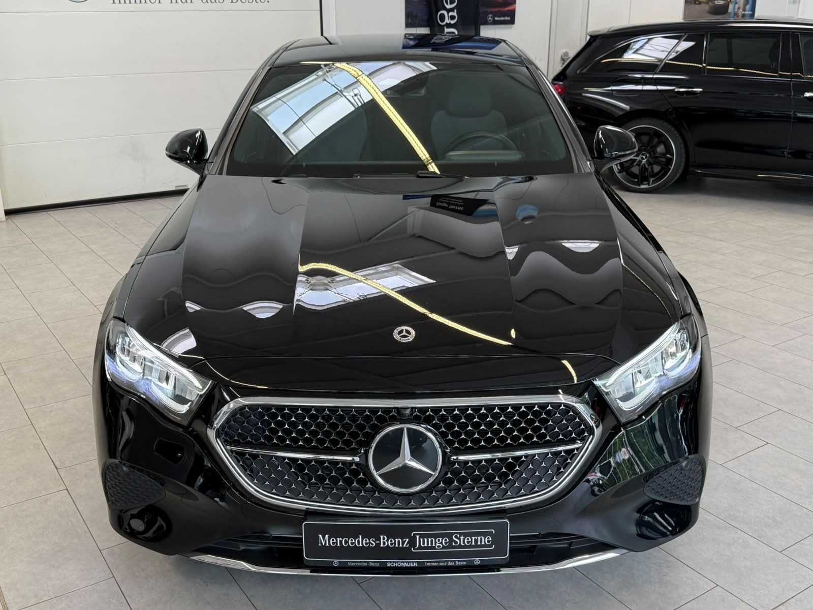 Fahrzeugabbildung Mercedes-Benz E 220 d AVANTGARDE ADV.+AHK+STDHZ+BURM4D+18"