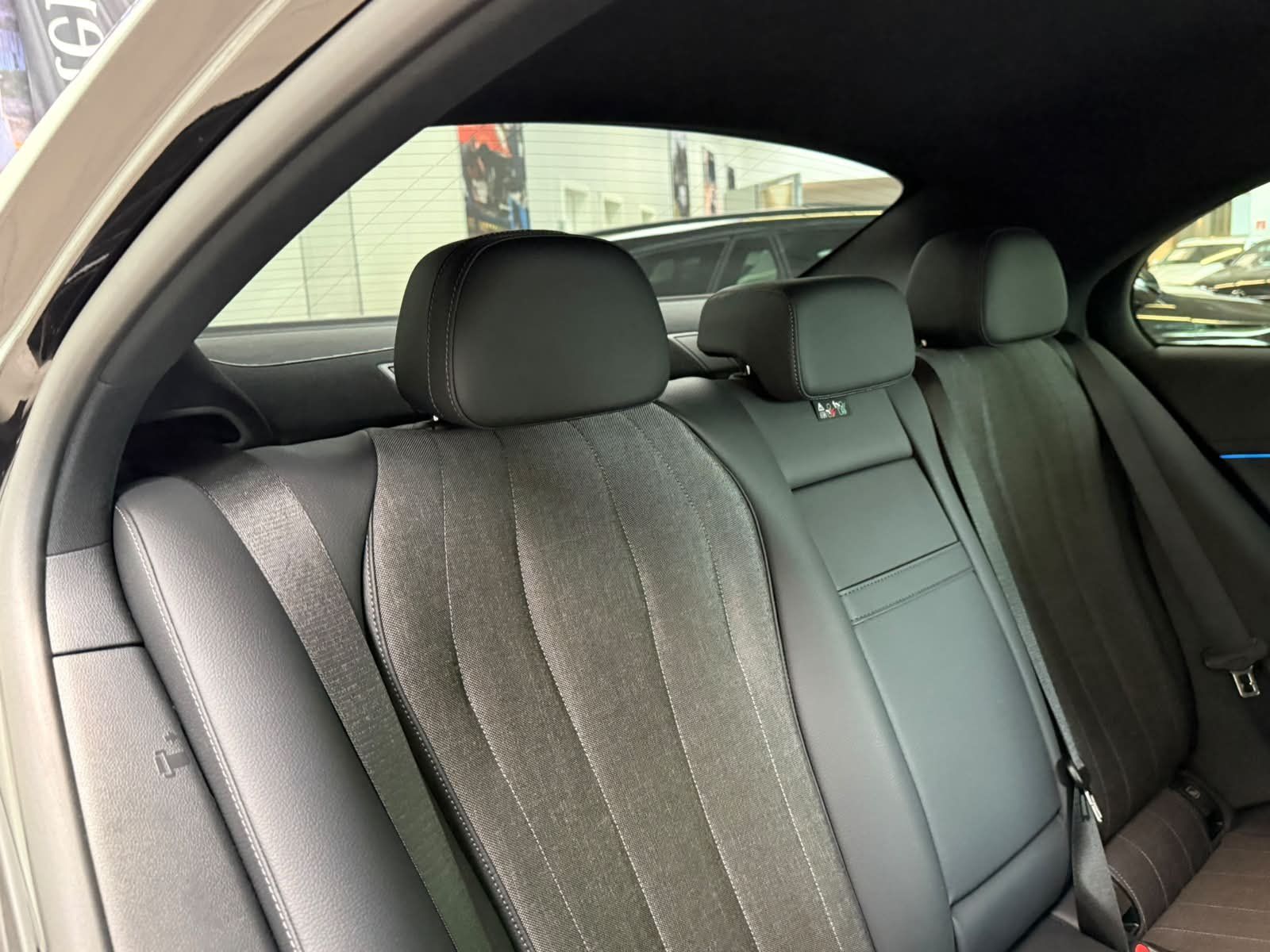 Fahrzeugabbildung Mercedes-Benz E 220 d AVANTGARDE ADV.+AHK+STDHZ+BURM4D+18"