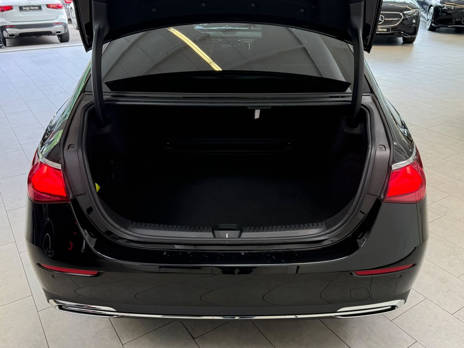 Fahrzeugabbildung Mercedes-Benz E 220 d AVANTGARDE ADV.+AHK+STDHZ+BURM4D+18"