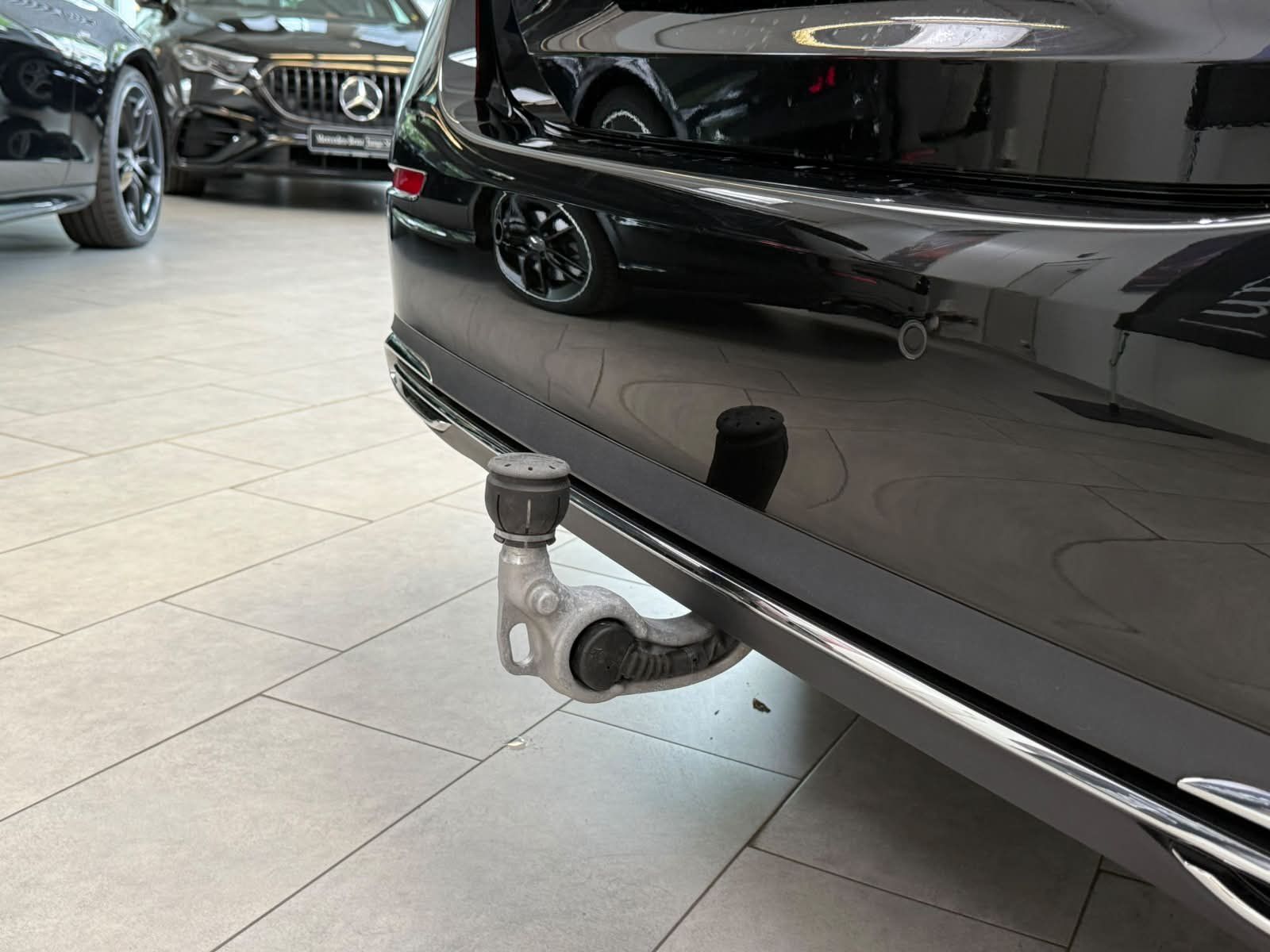 Fahrzeugabbildung Mercedes-Benz E 220 d AVANTGARDE ADV.+AHK+STDHZ+BURM4D+18"
