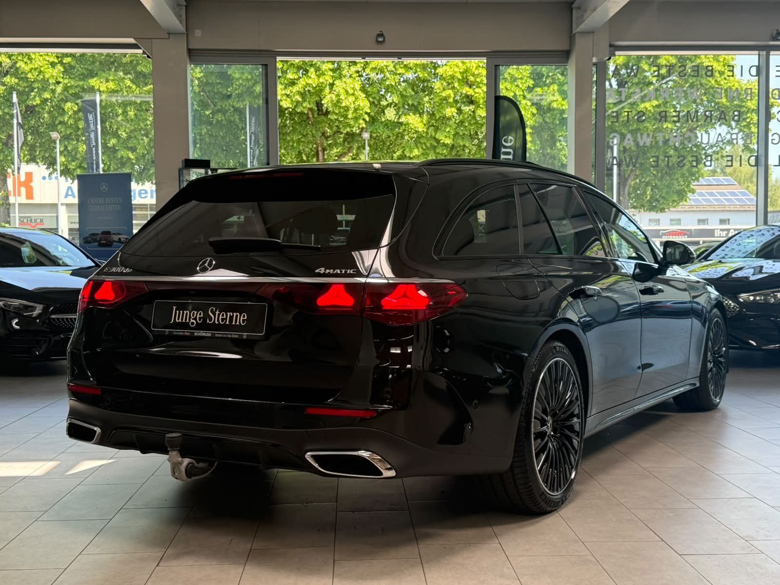 Fahrzeugabbildung Mercedes-Benz E 300 de 4M T AMG PREM.PLUS+AIRMATIC+AHK+SUPERSC
