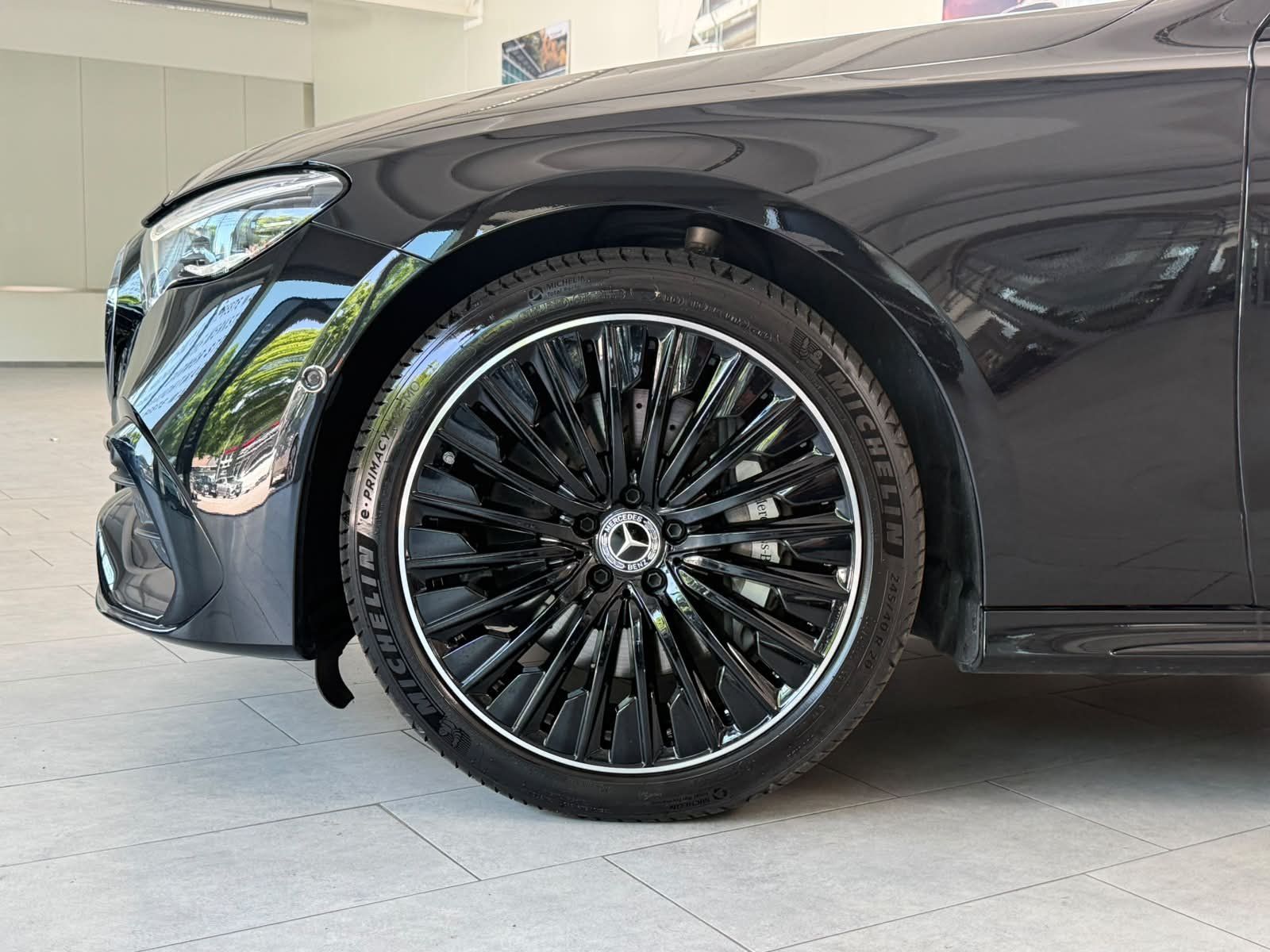 Fahrzeugabbildung Mercedes-Benz E 300 de 4M T AMG PREM.PLUS+AIRMATIC+AHK+SUPERSC