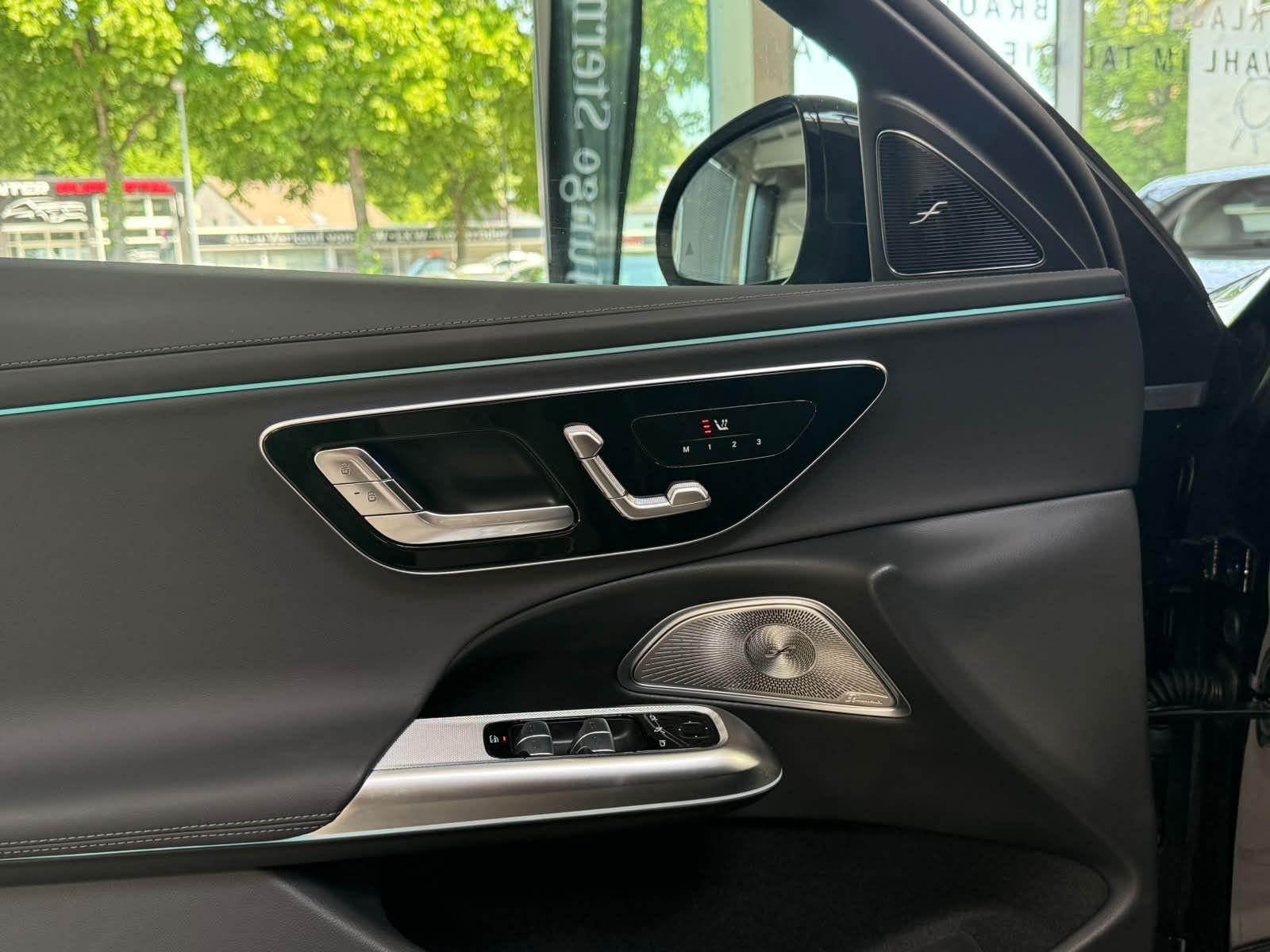 Fahrzeugabbildung Mercedes-Benz E 300 de 4M T AMG PREM.PLUS+AIRMATIC+AHK+SUPERSC