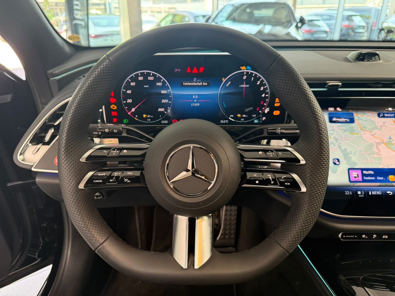 Fahrzeugabbildung Mercedes-Benz E 300 de 4M T AMG PREM.PLUS+AIRMATIC+AHK+SUPERSC