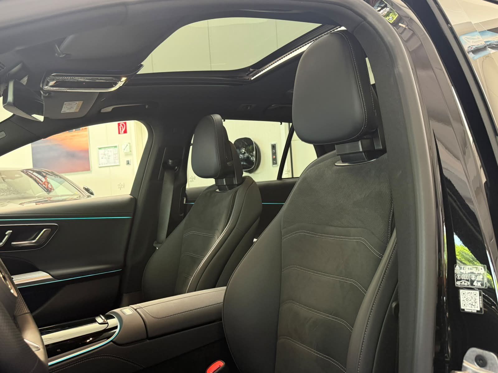 Fahrzeugabbildung Mercedes-Benz E 300 de 4M T AMG PREM.PLUS+AIRMATIC+AHK+SUPERSC