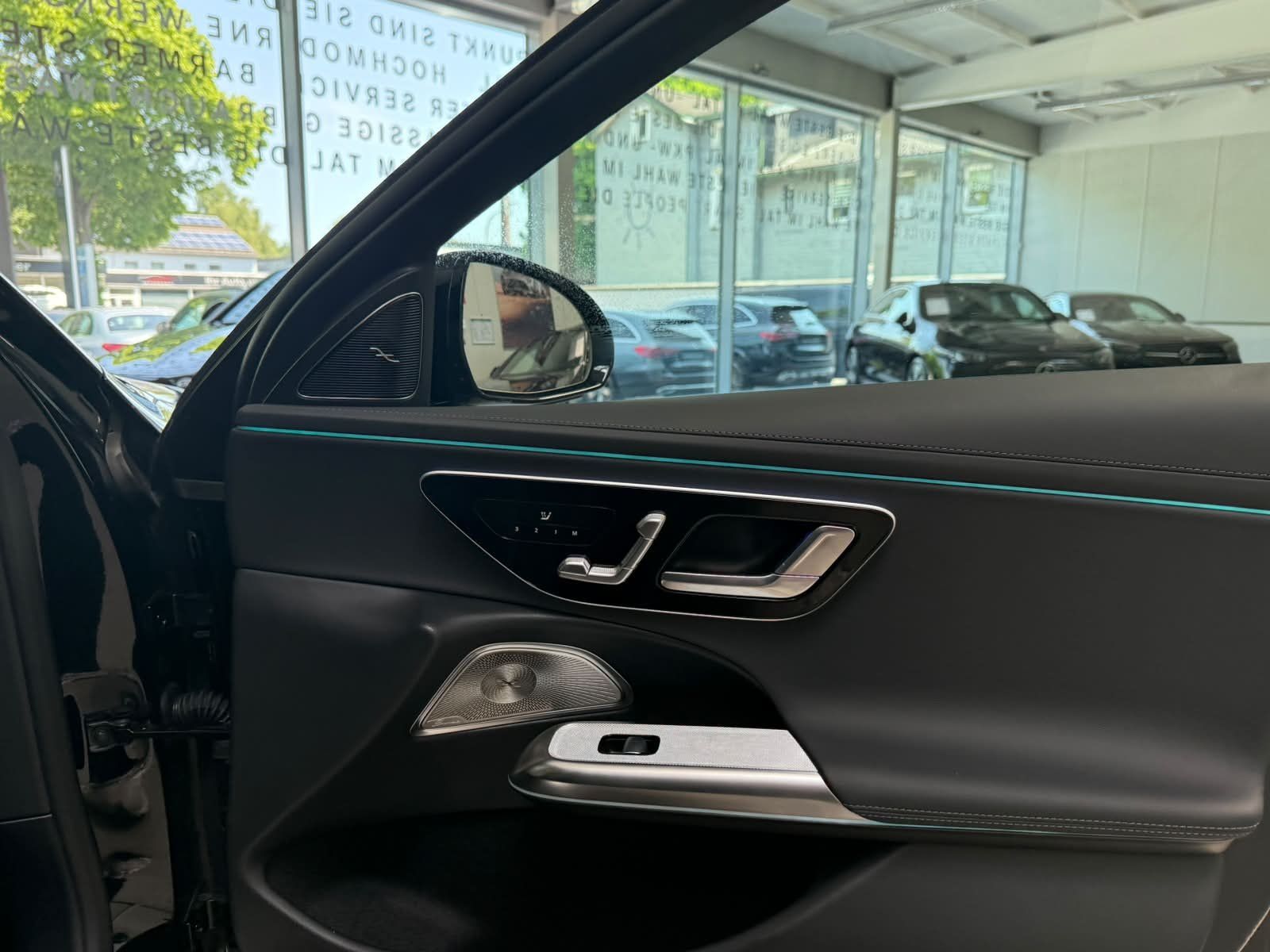 Fahrzeugabbildung Mercedes-Benz E 300 de 4M T AMG PREM.PLUS+AIRMATIC+AHK+SUPERSC