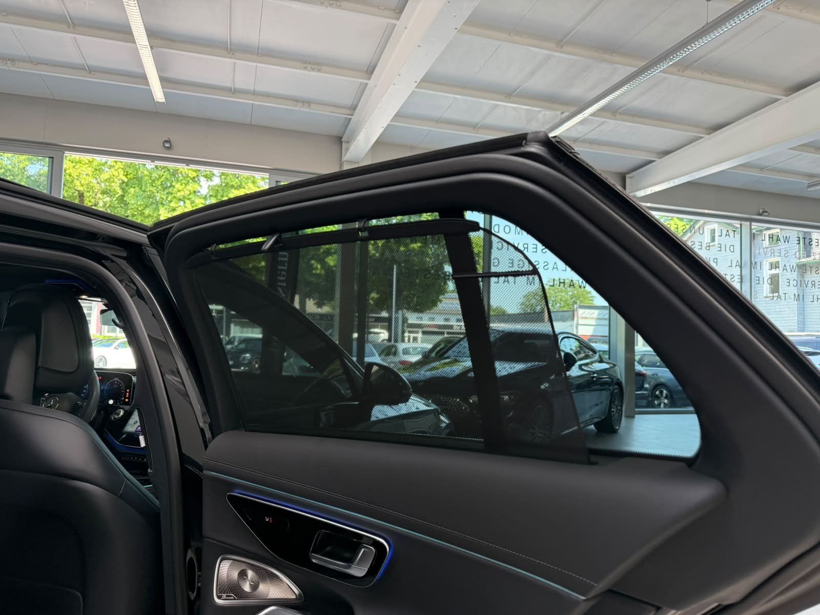 Fahrzeugabbildung Mercedes-Benz E 300 de 4M T AMG PREM.PLUS+AIRMATIC+AHK+SUPERSC