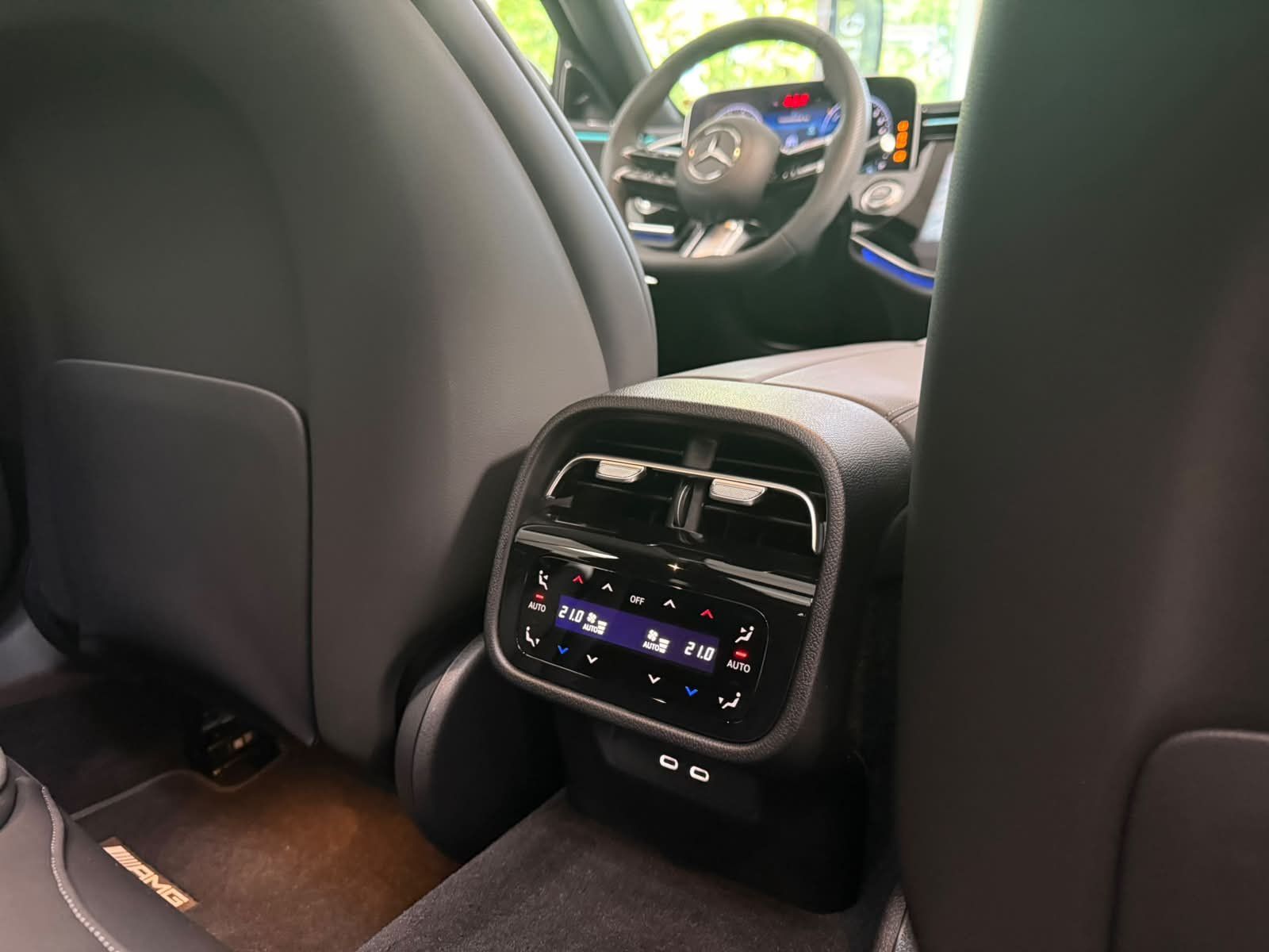 Fahrzeugabbildung Mercedes-Benz E 300 de 4M T AMG PREM.PLUS+AIRMATIC+AHK+SUPERSC