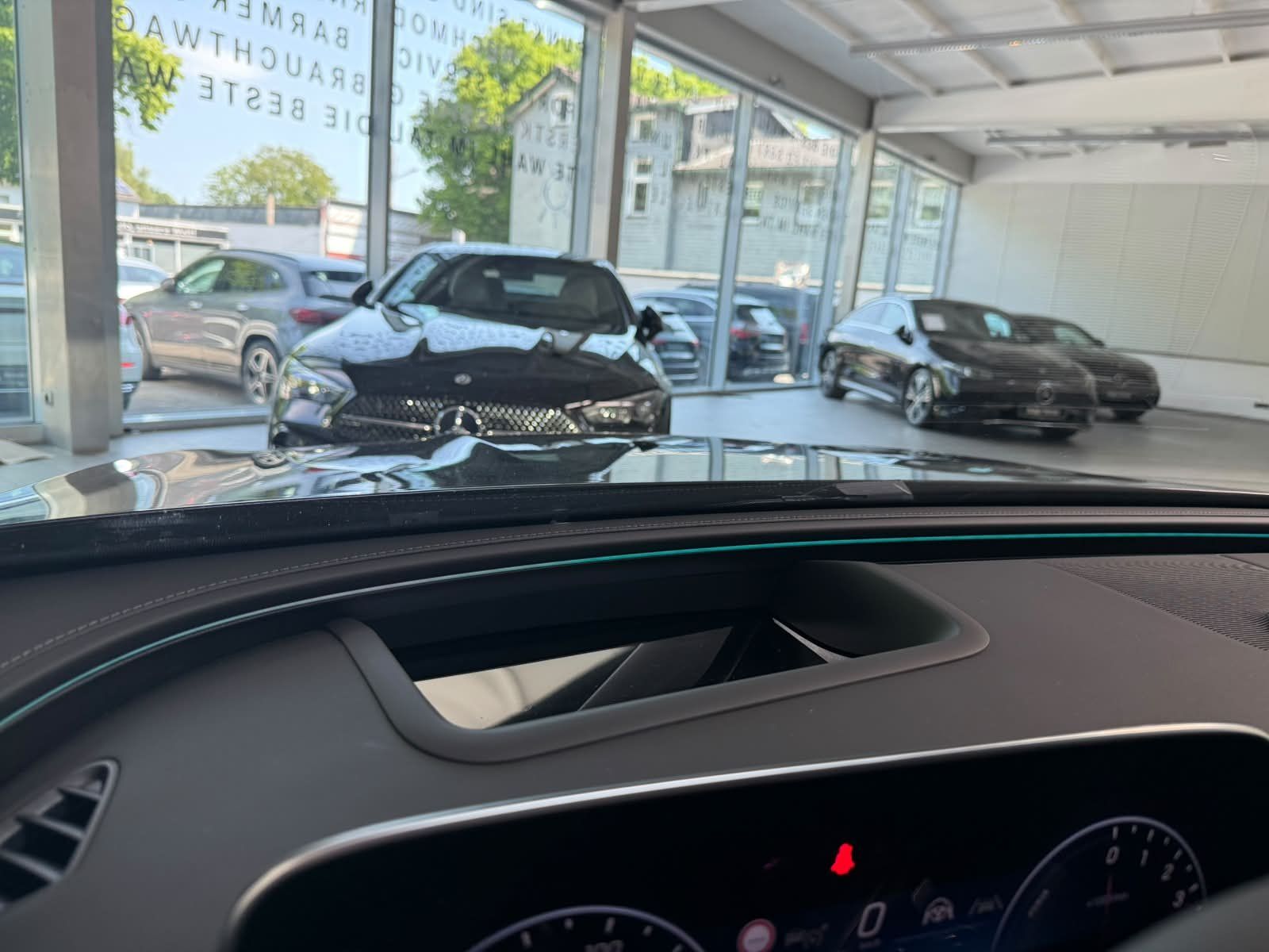 Fahrzeugabbildung Mercedes-Benz E 300 de 4M T AMG PREM.PLUS+AIRMATIC+AHK+SUPERSC
