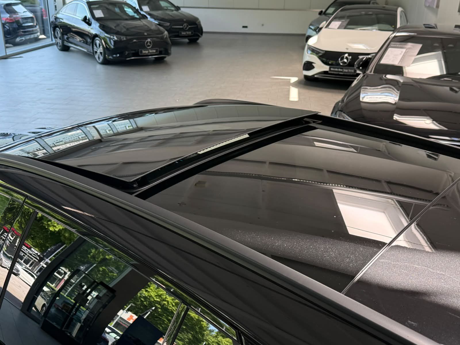 Fahrzeugabbildung Mercedes-Benz E 300 de 4M T AMG PREM.PLUS+AIRMATIC+AHK+SUPERSC