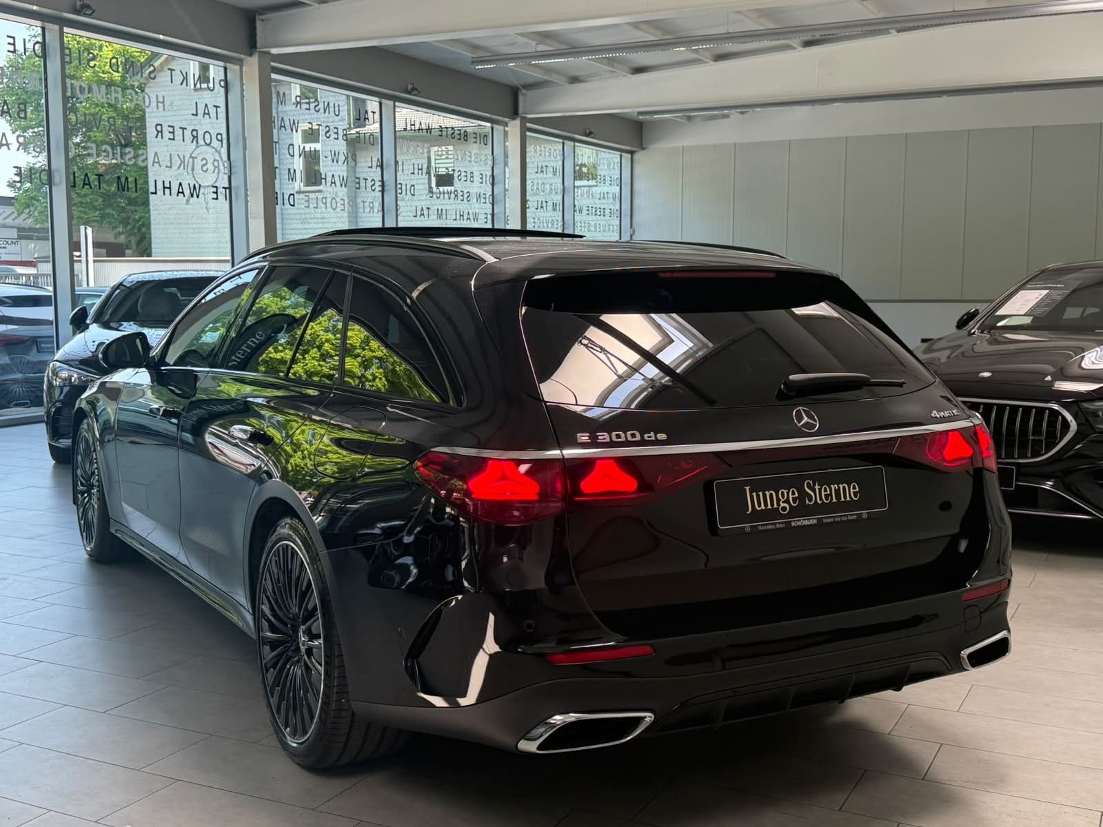Fahrzeugabbildung Mercedes-Benz E 300 de 4M T AMG PREM.PLUS+AIRMATIC+AHK+SUPERSC
