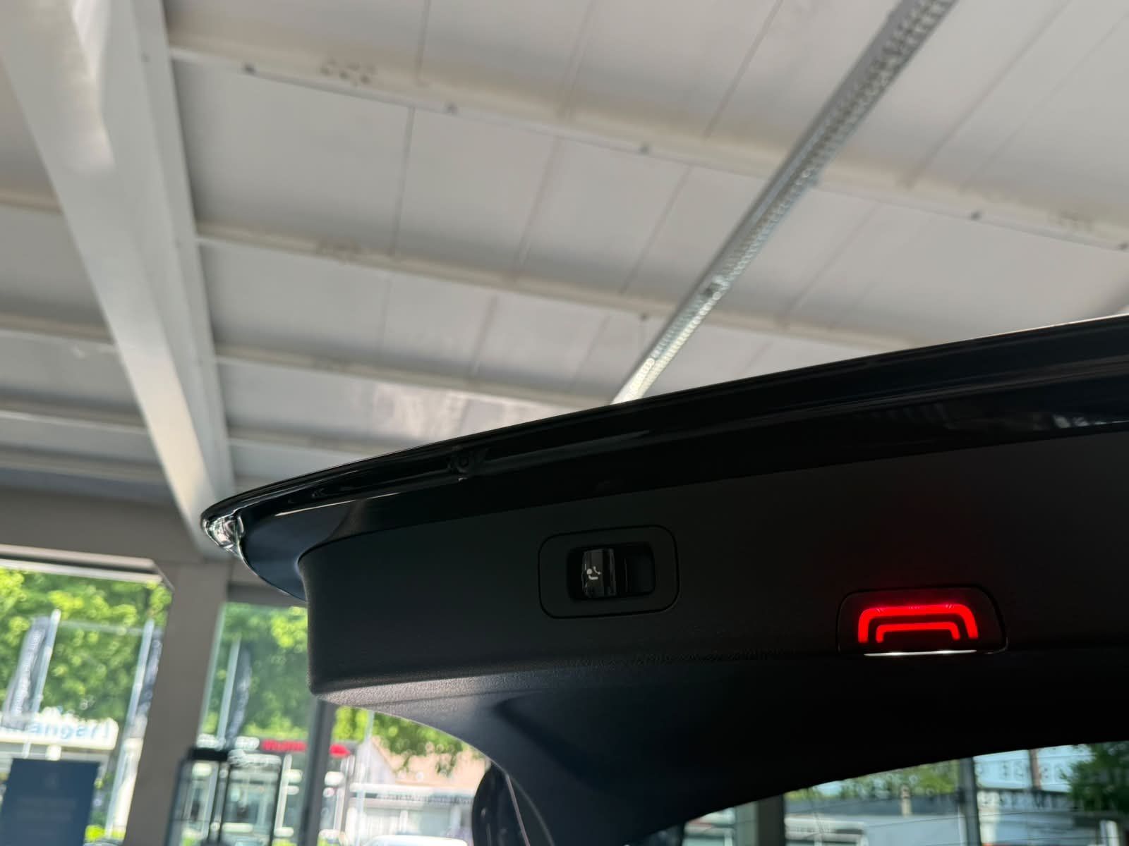 Fahrzeugabbildung Mercedes-Benz E 300 de 4M T AMG PREM.PLUS+AIRMATIC+AHK+SUPERSC