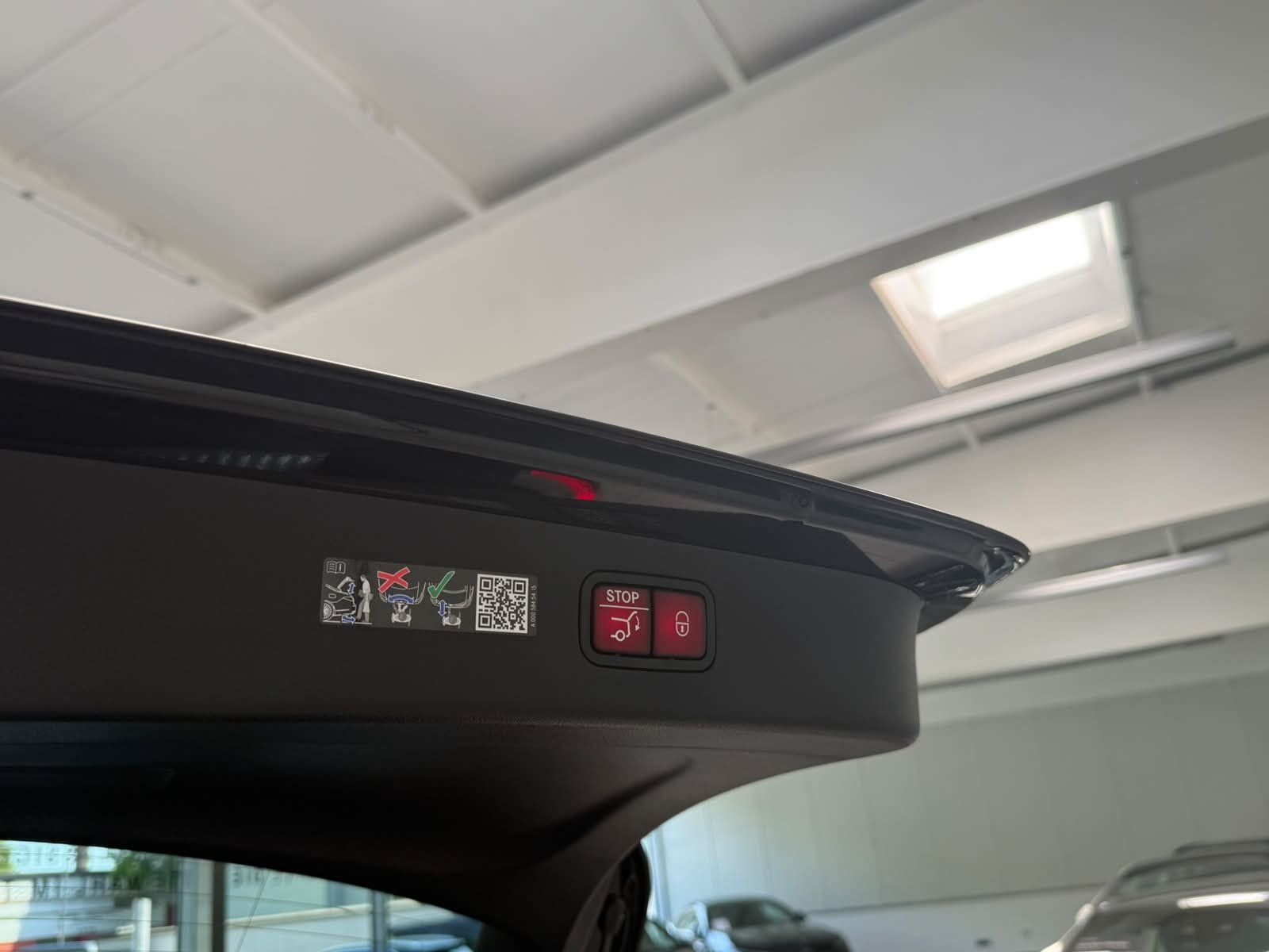 Fahrzeugabbildung Mercedes-Benz E 300 de 4M T AMG PREM.PLUS+AIRMATIC+AHK+SUPERSC