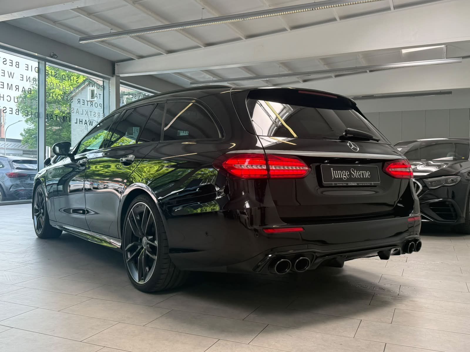 Fahrzeugabbildung Mercedes-Benz AMG E 53 T 4M+ DRIVERS+PERF.ABGAS+DISTR+HUD+BURM