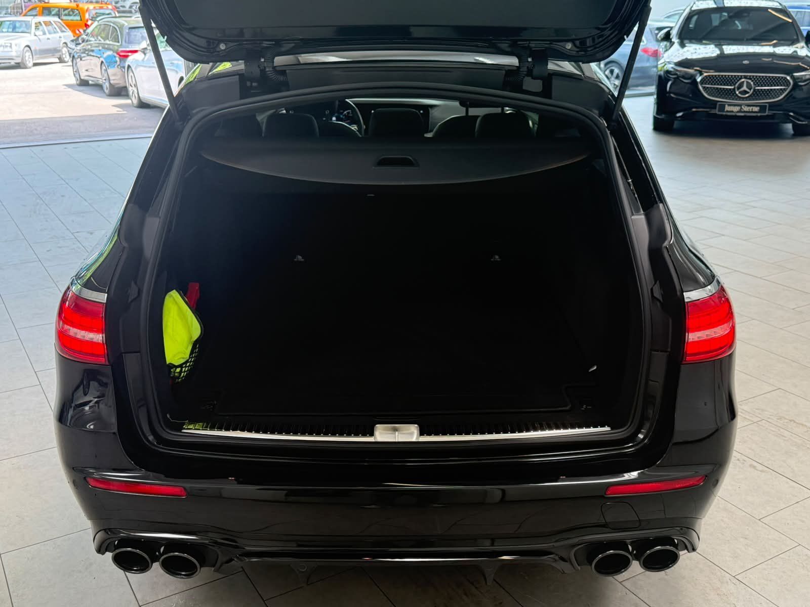 Fahrzeugabbildung Mercedes-Benz AMG E 53 T 4M+ DRIVERS+PERF.ABGAS+DISTR+HUD+BURM
