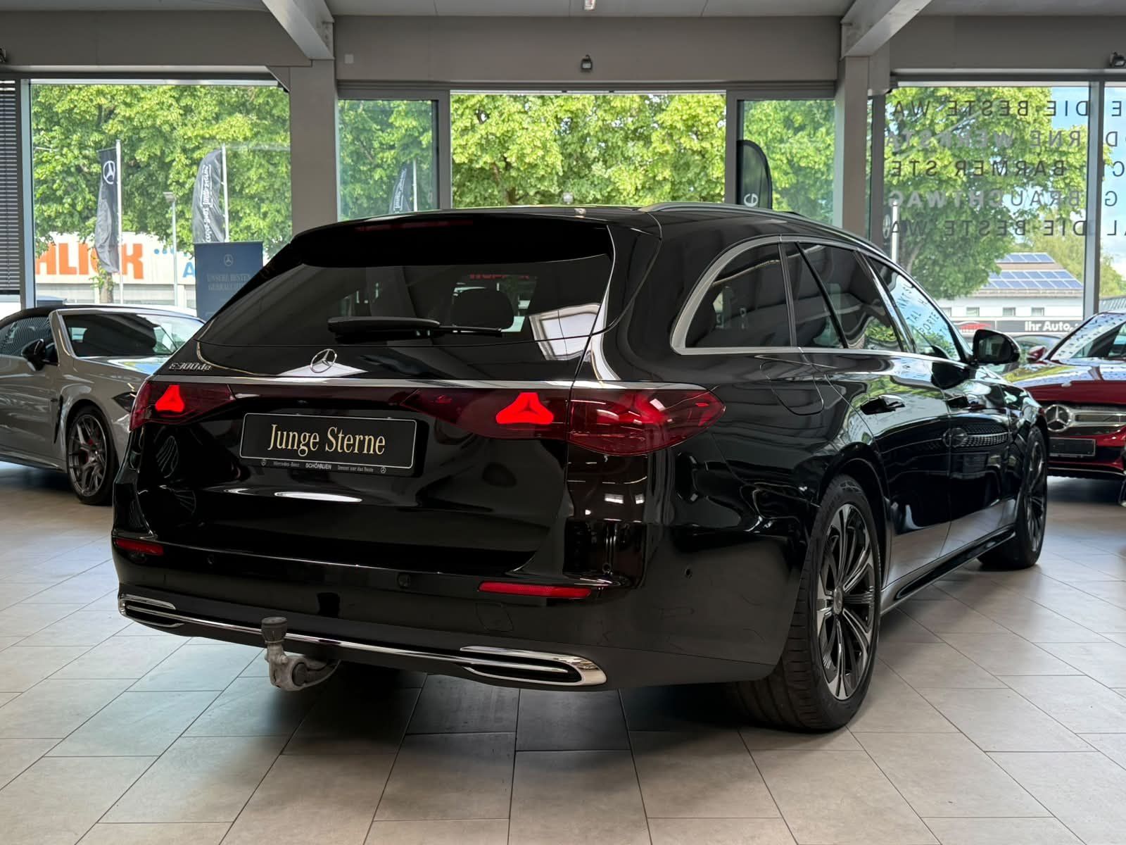 Fahrzeugabbildung Mercedes-Benz E 300 de T AVG.ADV.PLUS+PANORAMA+BURM4D+AHK+360°