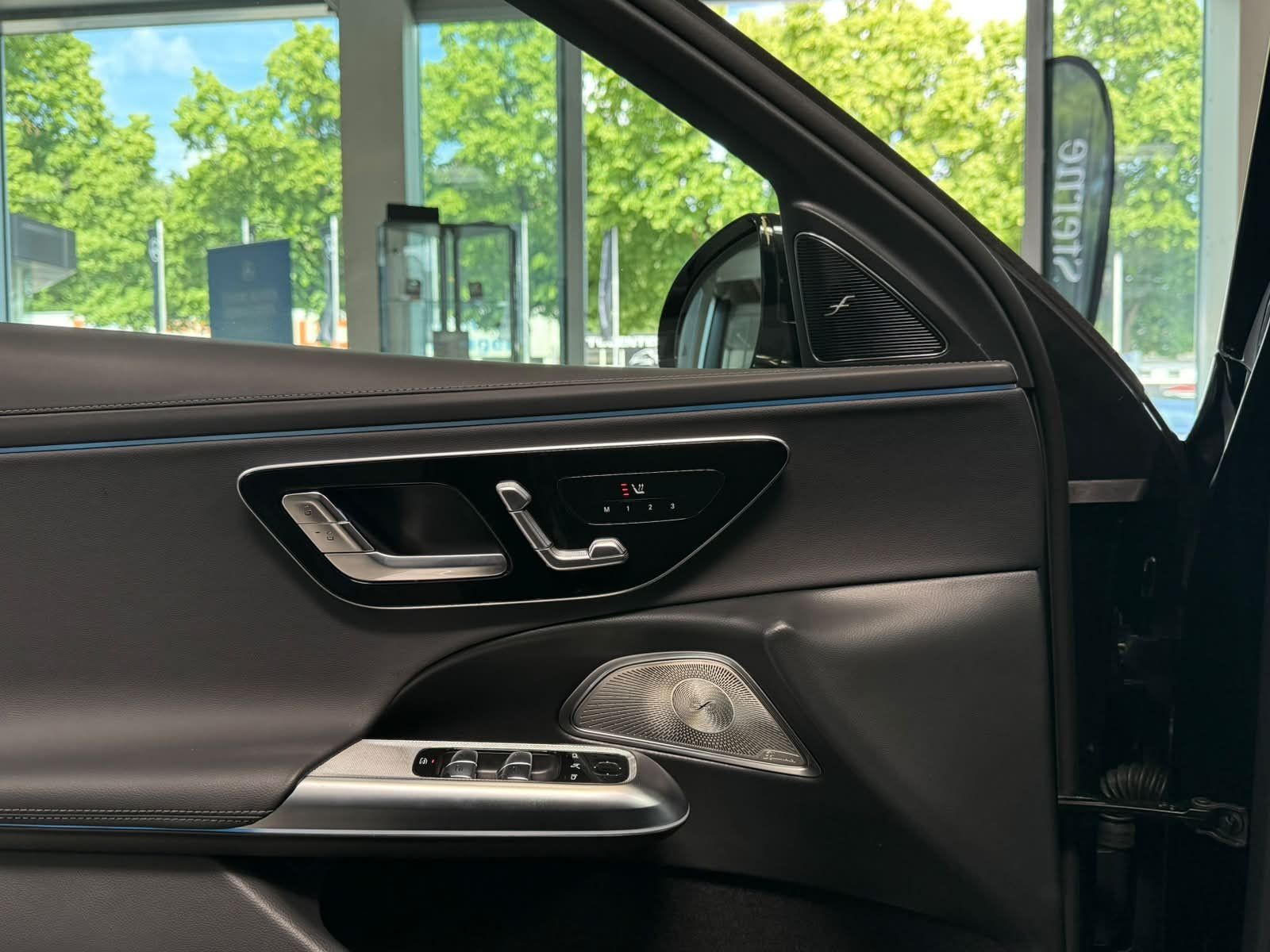 Fahrzeugabbildung Mercedes-Benz E 300 de T AVG.ADV.PLUS+PANORAMA+BURM4D+AHK+360°