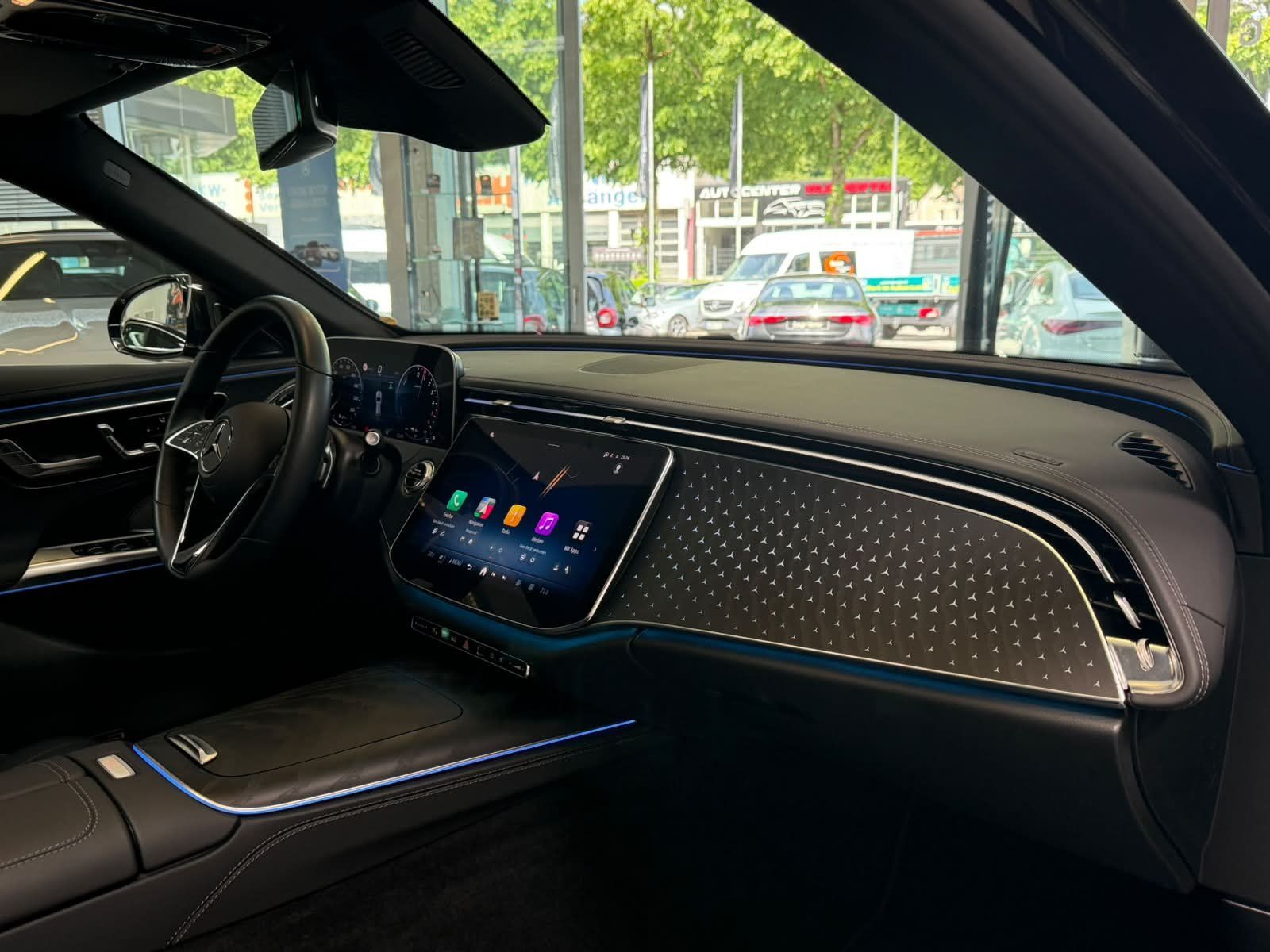 Fahrzeugabbildung Mercedes-Benz E 300 de T AVG.ADV.PLUS+PANORAMA+BURM4D+AHK+360°