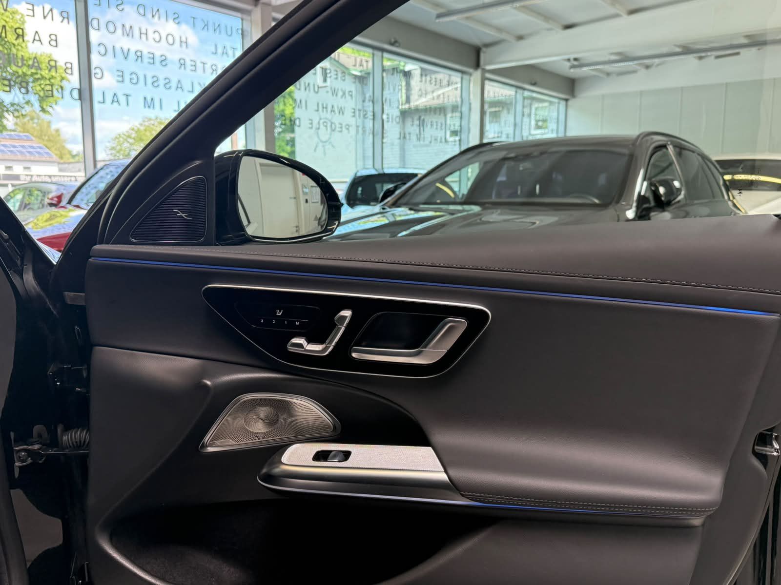 Fahrzeugabbildung Mercedes-Benz E 300 de T AVG.ADV.PLUS+PANORAMA+BURM4D+AHK+360°